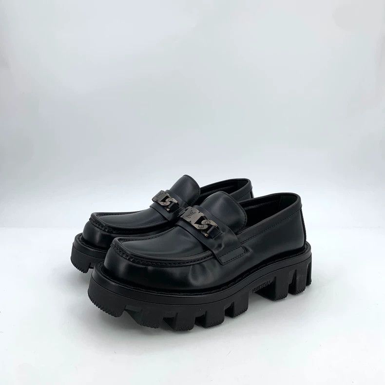 Louis Vuitton Black Logo Chain Loafers dmc
