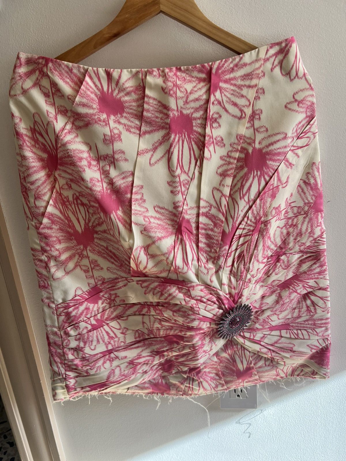 Calvin Klein 205W39NYC Pink/cream floral Calvin Klein 205W39NYC skirt size 6 Size 28" / US 6 / IT 42 - 6 Thumbnail