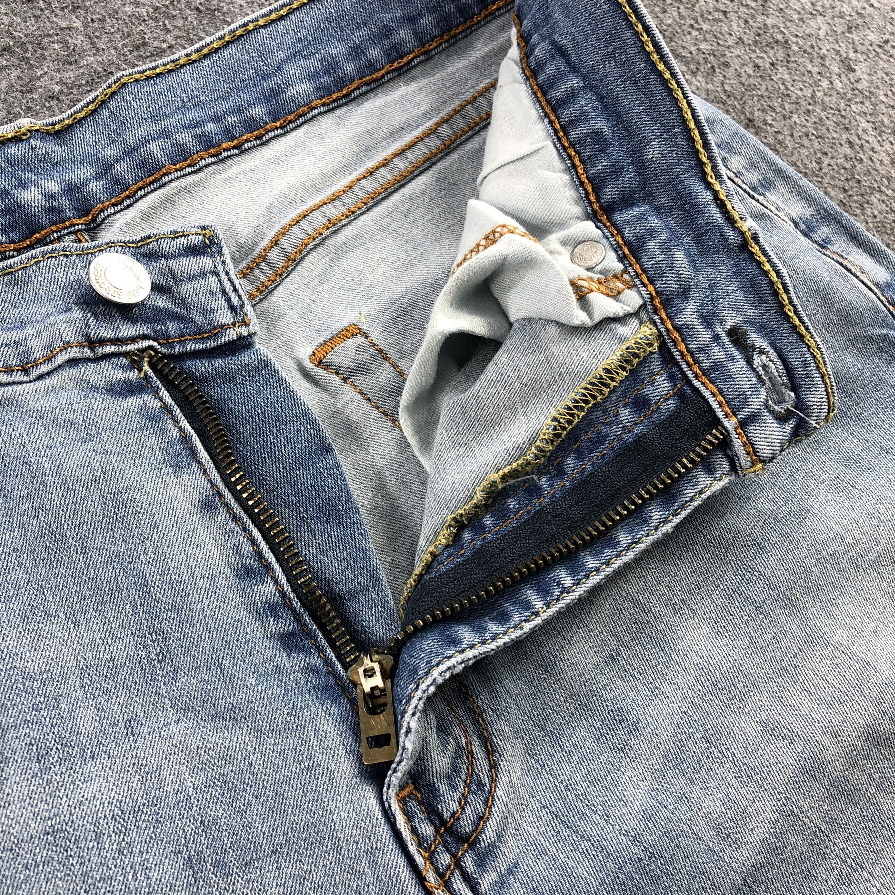 Levi's Vintage Light Wash Levis Jeans-J2130 Size US 31 - 7 Thumbnail