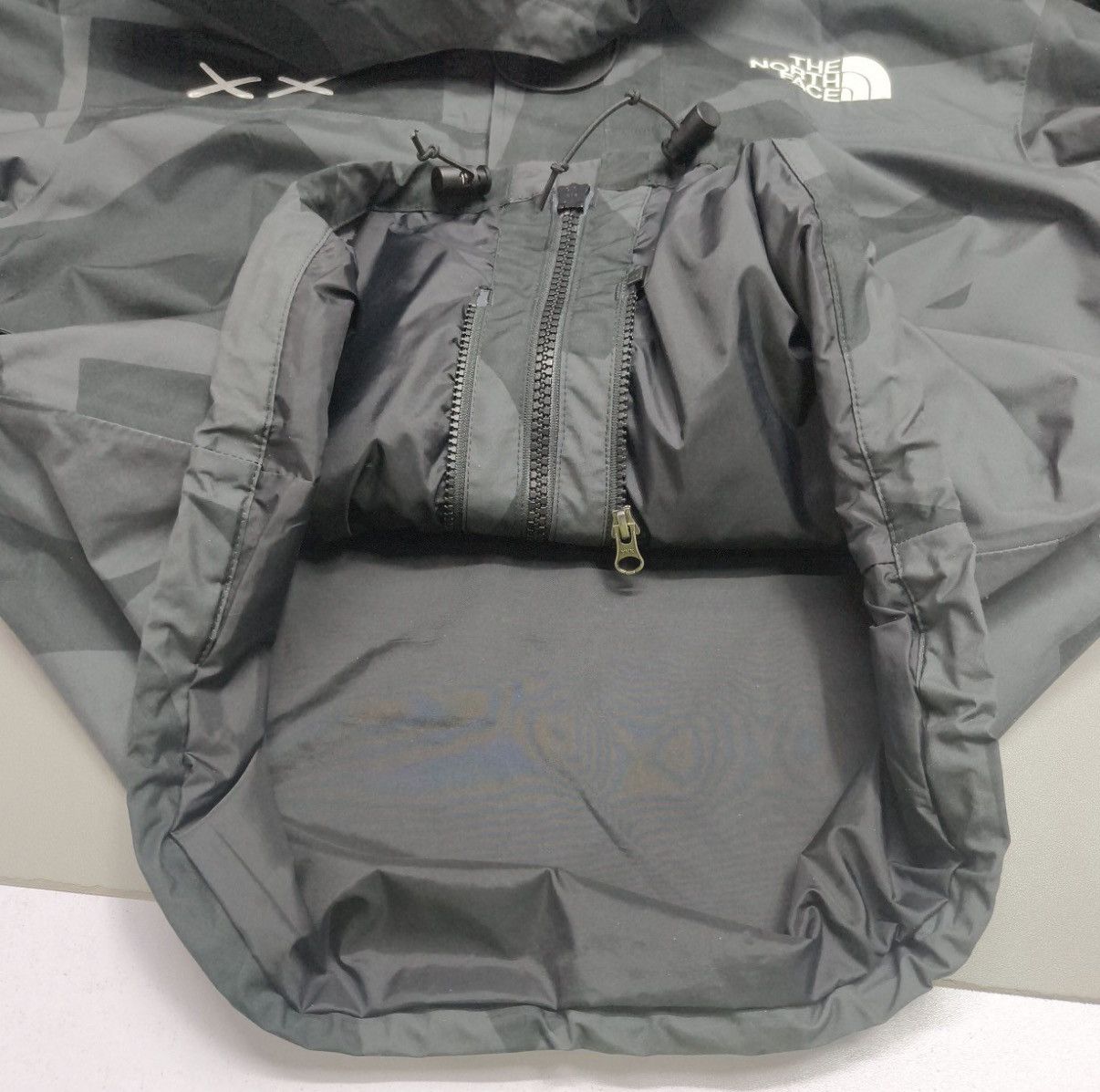 Supreme × The North Face The North Face x KAWS Retro 1986 Mountain Jacket Size US M / EU 48-50 / 2 - 15 Thumbnail