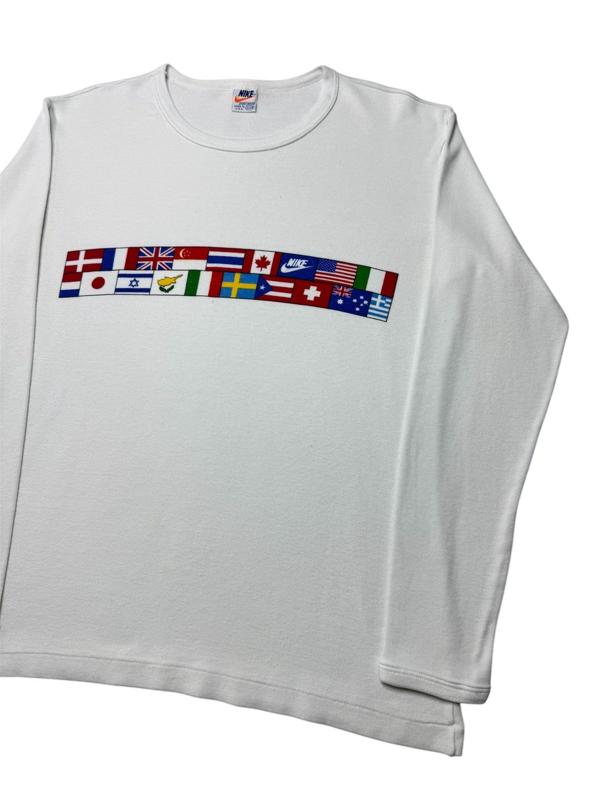 Nike Vintage 1970’s Nike World Flags Long Sleeve Tee Shirt Size US XL / EU 56 / 4 - 5 Thumbnail