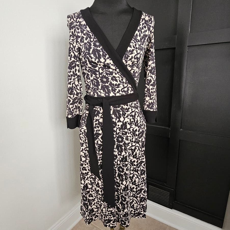 Diane von Furstenberg Diane Von Furstenberg Women's 100% Silk Wrap Floral Dress 4 Size S / US 4 / IT 40 - 1 Thumbnail