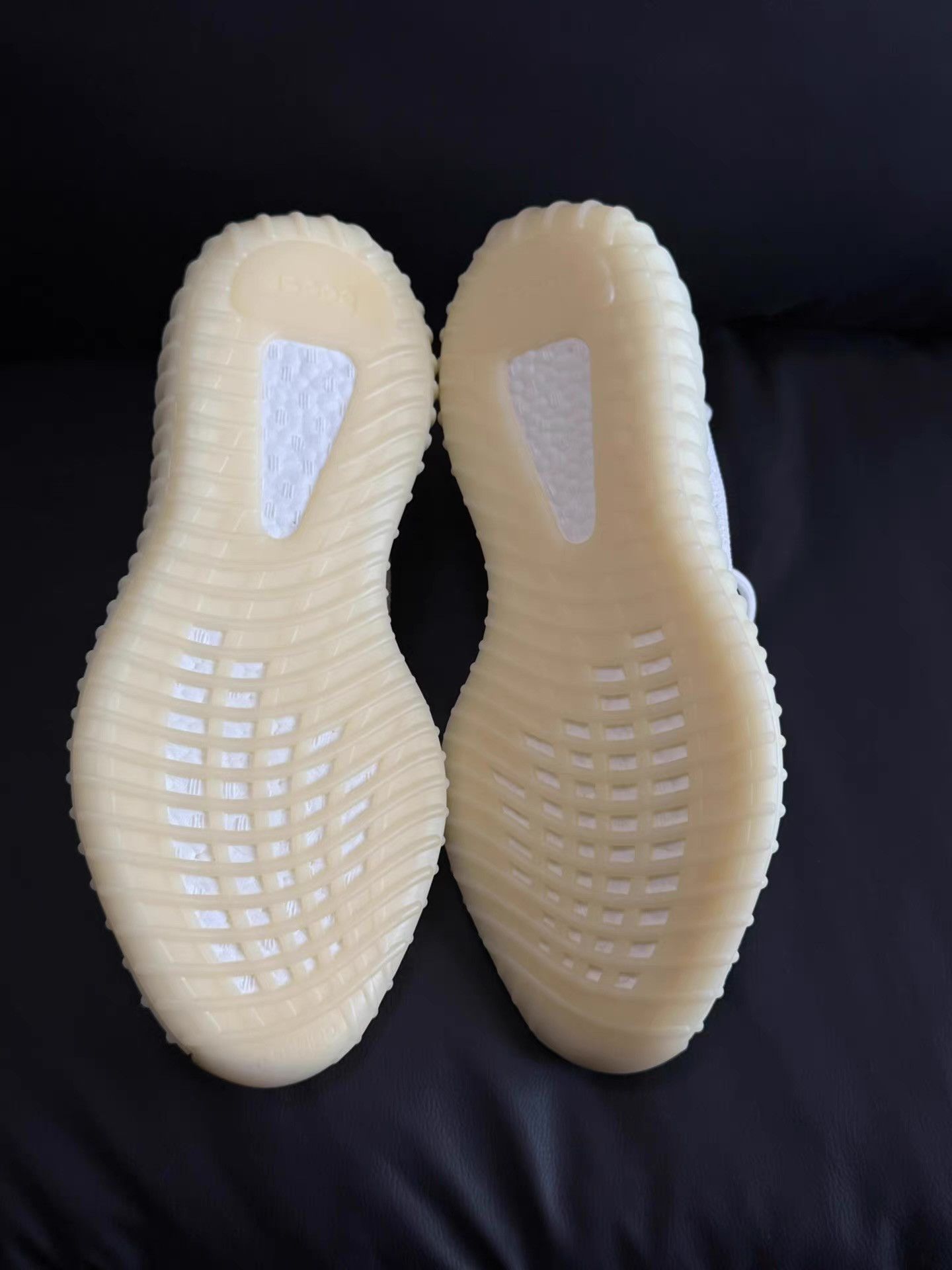Yeezy Yeezy 350 V2 Cream White Ｑ20 Size US 11 / EU 44 - 2 Thumbnail