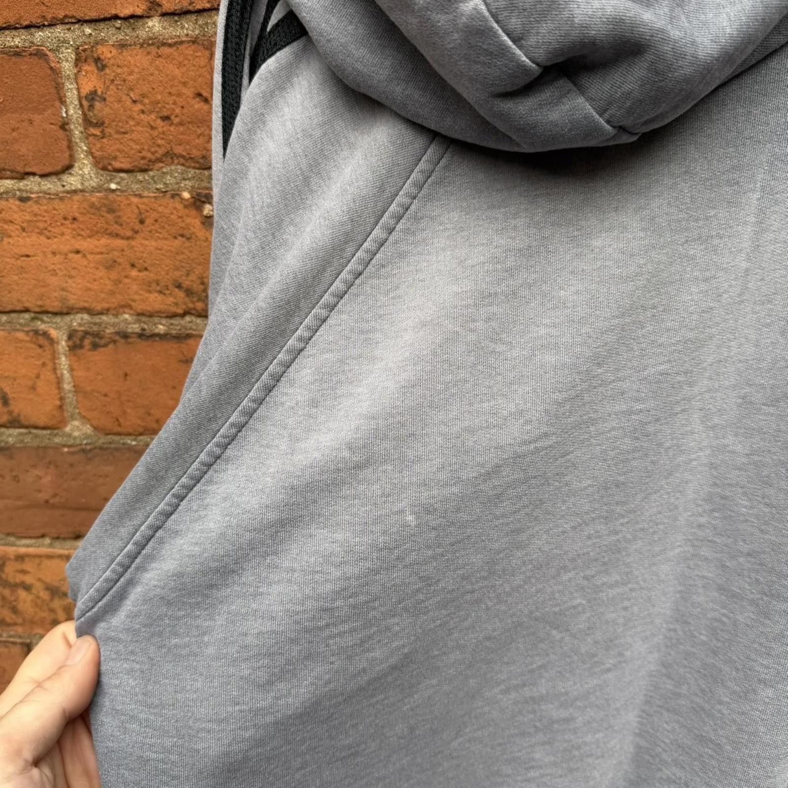 Adidas Vintage adidas striped sleeves hoodie par priva sport L Size US L / EU 52-54 / 3 - 7 Thumbnail