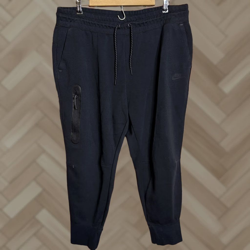 Nike Nike Sportswear Tech Fleece Sweatpants Womens 1X Black High Rise DA2043-010 Size 40" / US 18 - 1 Thumbnail