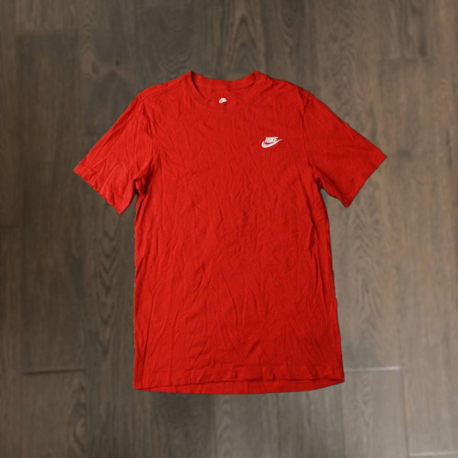 Nike Nike Club Embrd T-Shirt Men XS Jersey Red 2021 The Nike Tee Embroidered Club Embrd, 100% Cotton, Short Sleeve, Crew Neck, Solid, Regular Fit, Size XS Size US XS / EU 42 / 0 - 1 Thumbnail