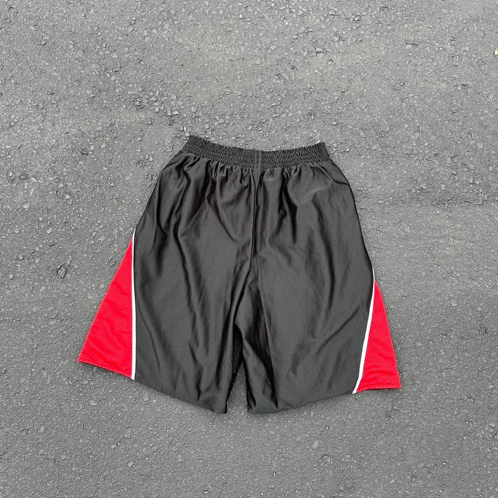 NBA × Nike × Vintage Vintage Nike Portland Trailblazers Shorts Size US 32 / EU 48 - 2 Thumbnail