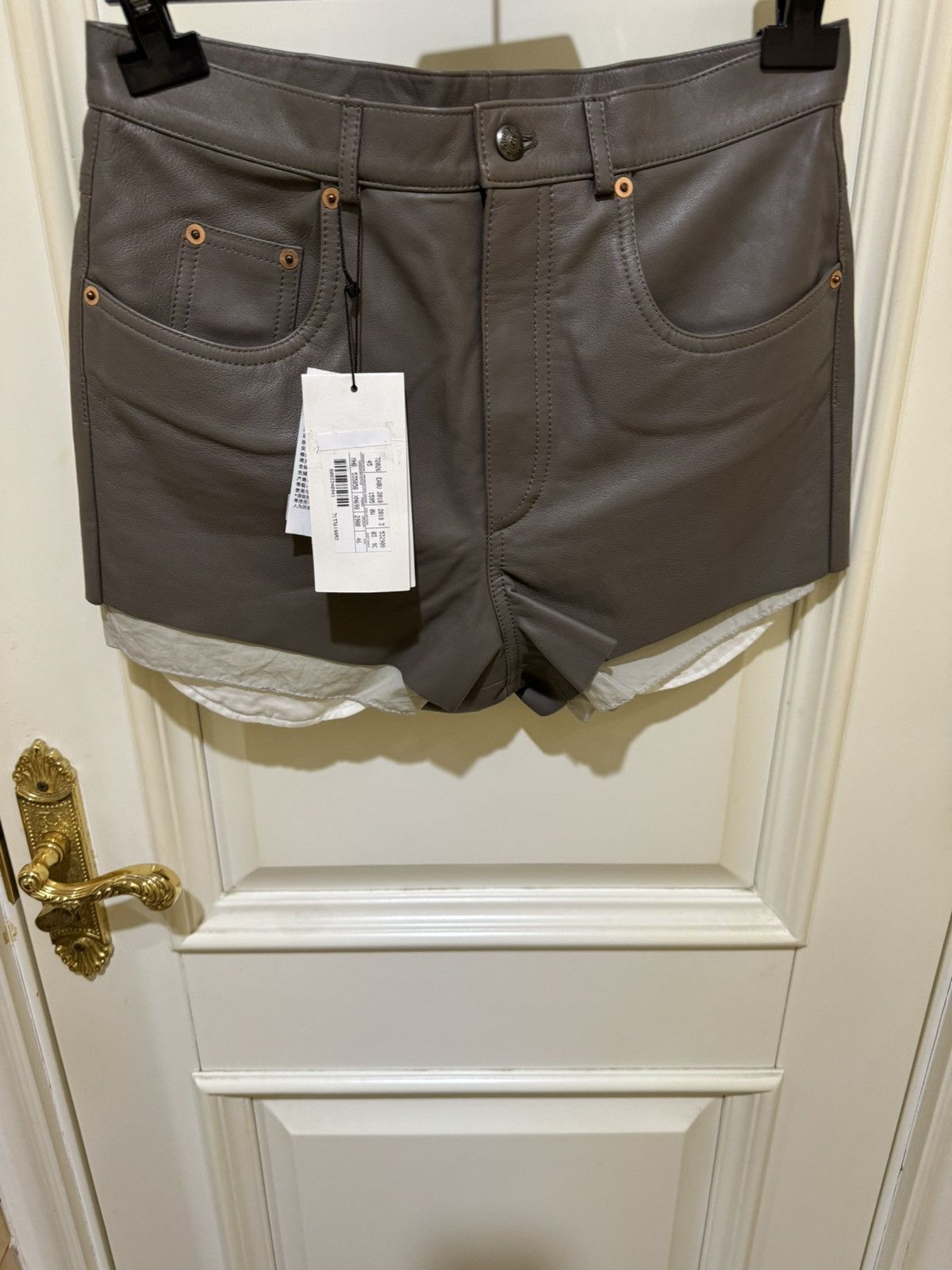Gucci Rare 2000USD value Gucci runaway lamb leather shorts Size US 30 / EU 46 - 2 Thumbnail