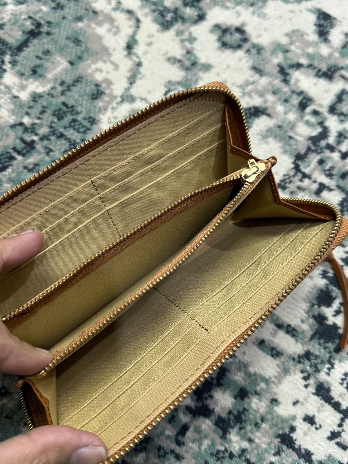 Issey Miyake × Japanese Brand × Leather ZUCCHERO FILATO CALF BODY HAIR WALLET BAG Size ONE SIZE - 6 Thumbnail