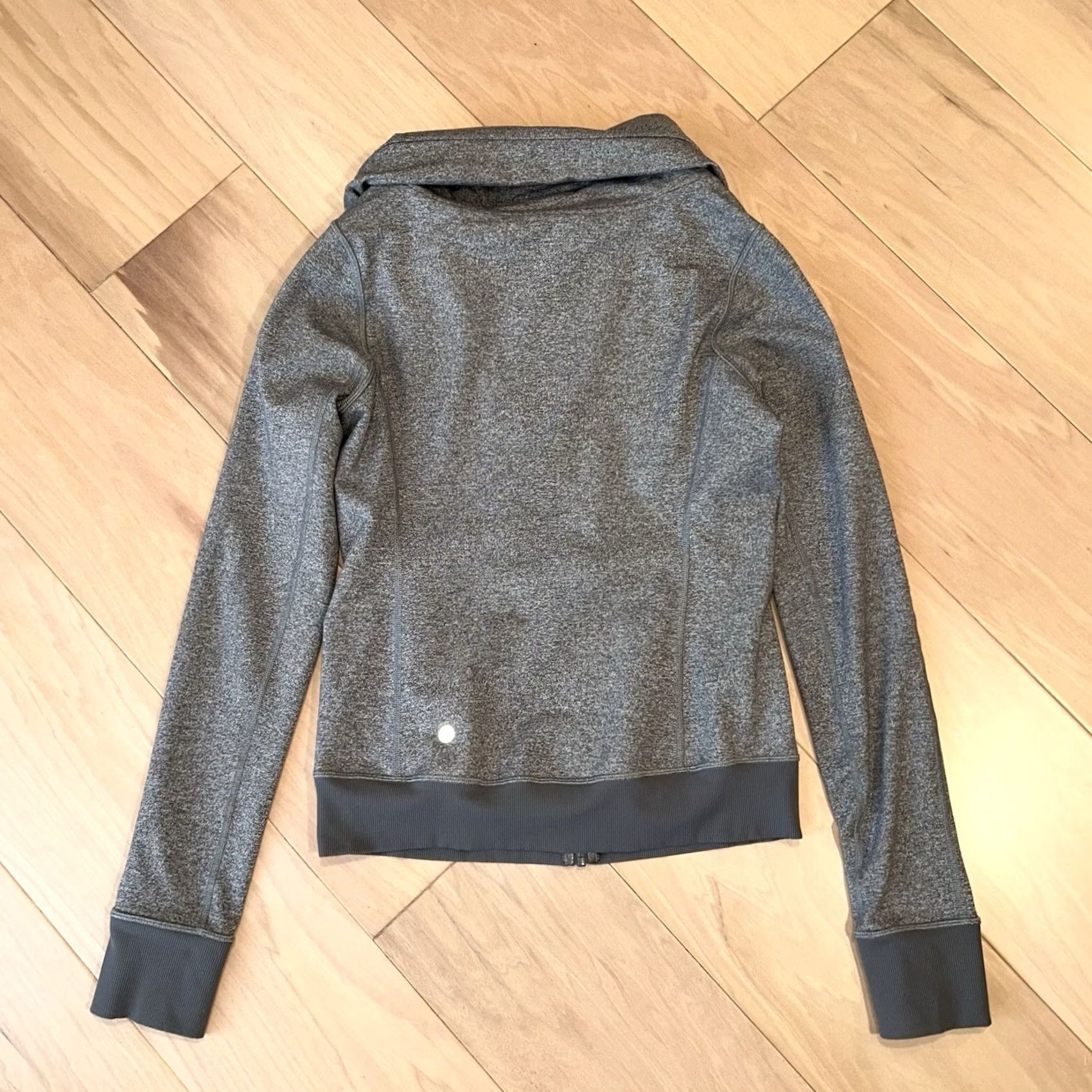 Lululemon VINTAGE Be Present Jacket Full Zip Long Sleeve Women’s 8 Lululemon gray Pockets Yoga Gym Athleisure 90s Size M / US 6-8 / IT 42-44 - 2 Thumbnail