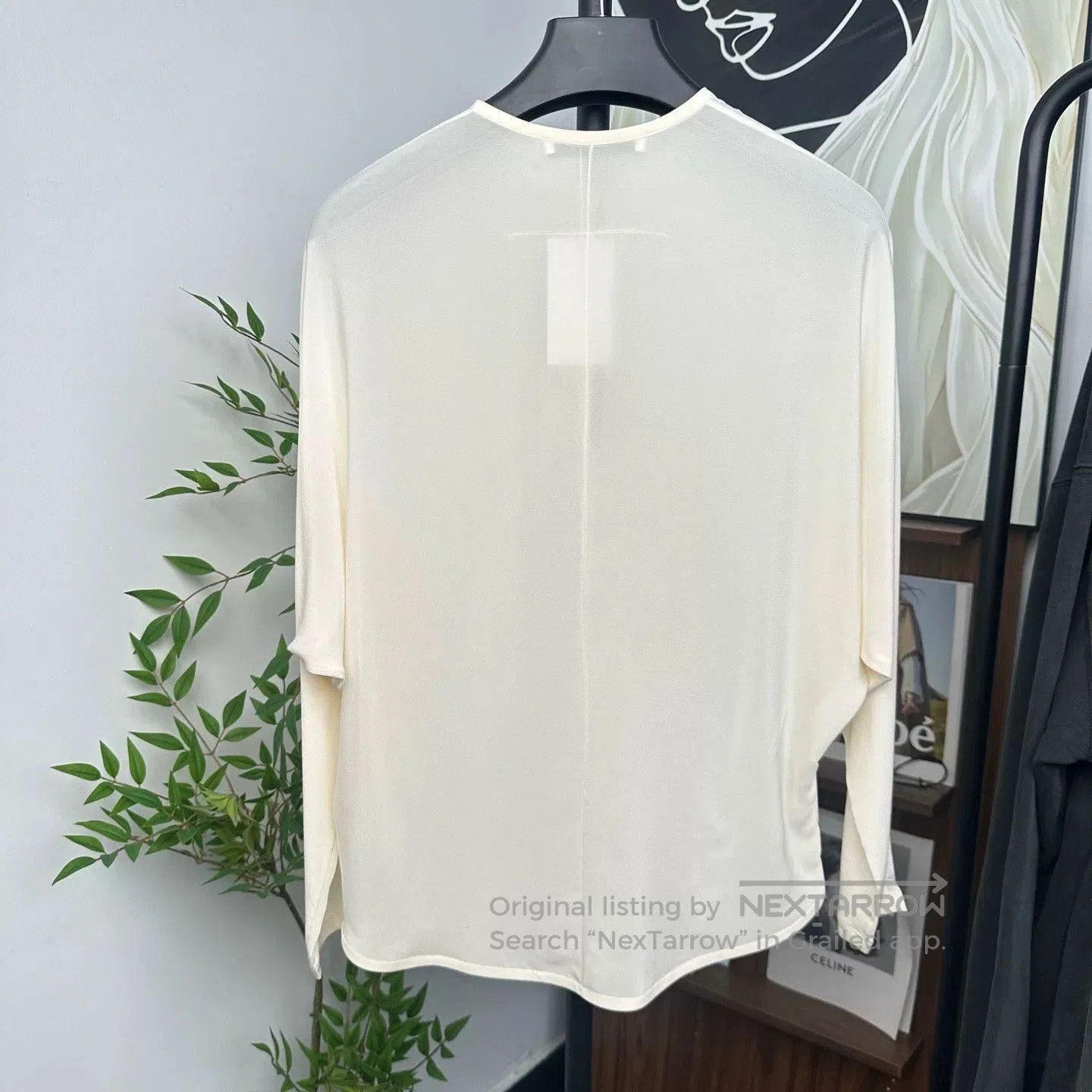 Givenchy Givenchy Silk Pearl Button Top. Size XS / US 0-2 / IT 36-38 - 2 Thumbnail