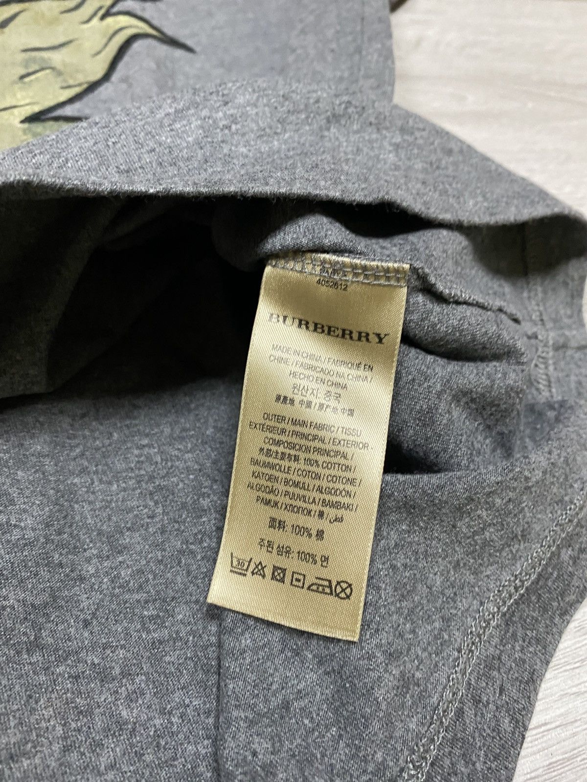 Burberry Burberry London England Fox like Naruto monster Nine-tailed Size US M / EU 48-50 / 2 - 6 Thumbnail