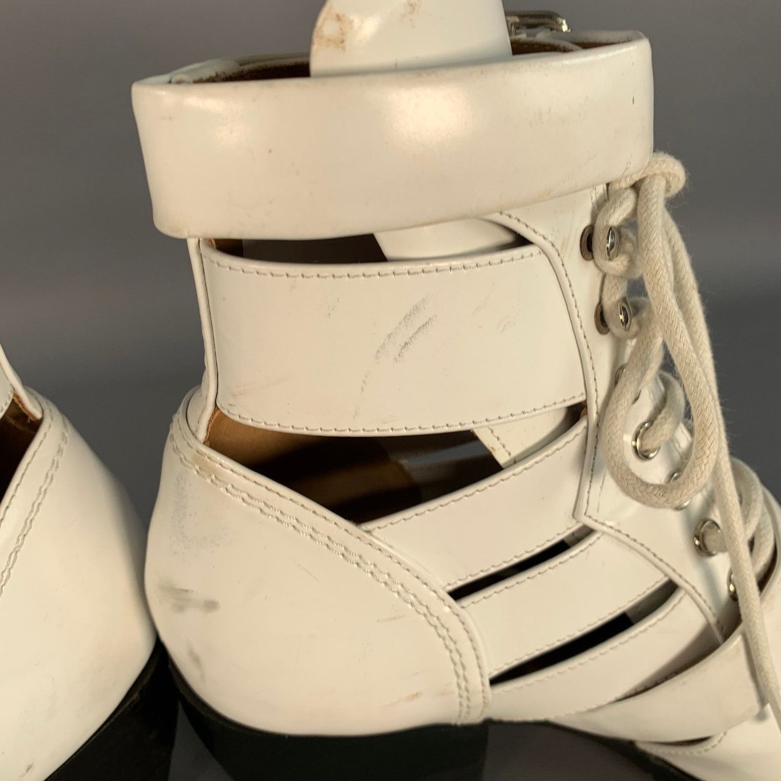 Chloe CHLOE 8 White Leather Lace-Up Belted Pointed Toe Ankle Boots Size US 8 / IT 38 - 10 Thumbnail