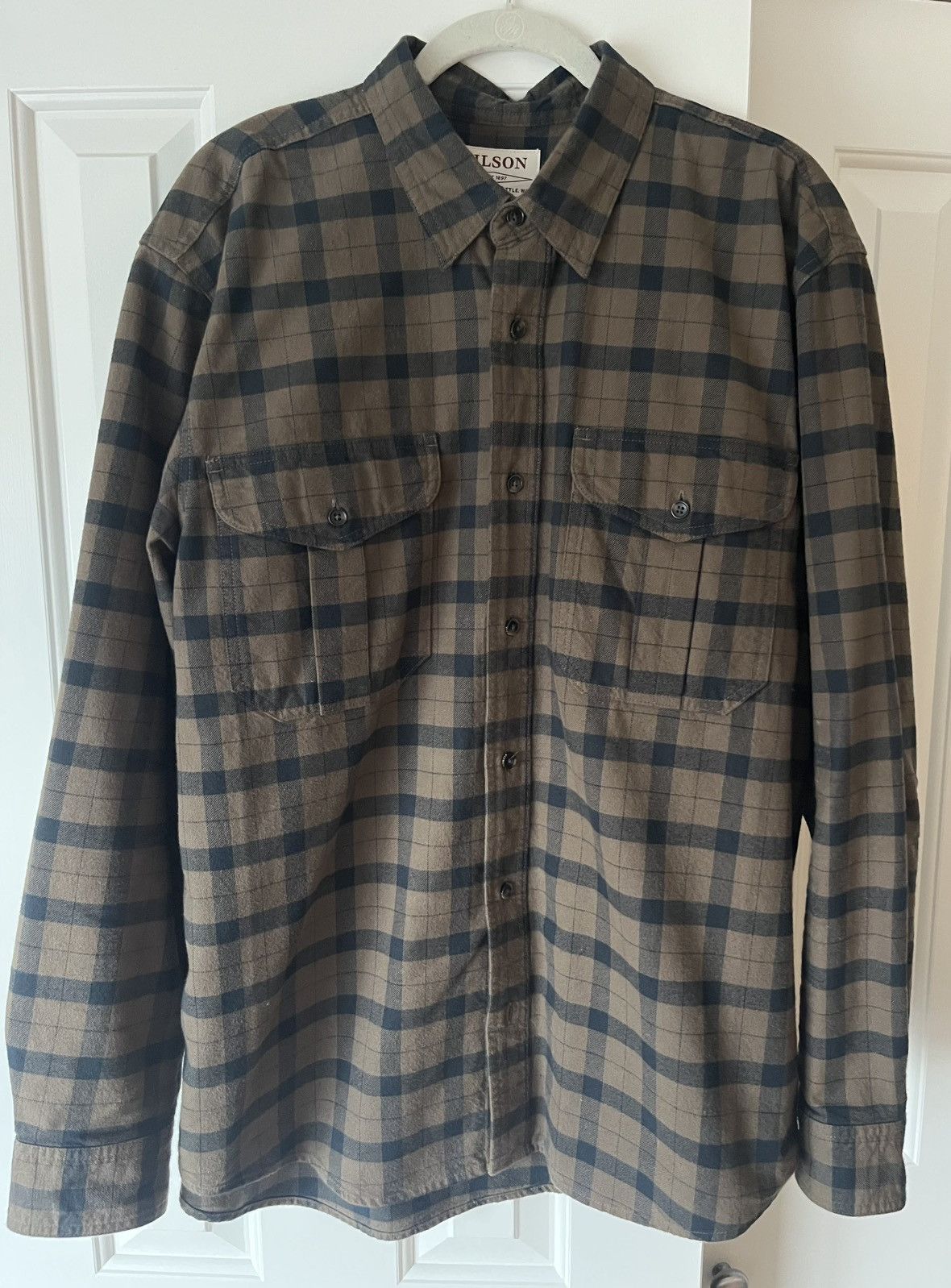 Filson Filson Alaskan Guide Shirt - Size Large, Otter Brown Size US L / EU 52-54 / 3 - 1 Thumbnail