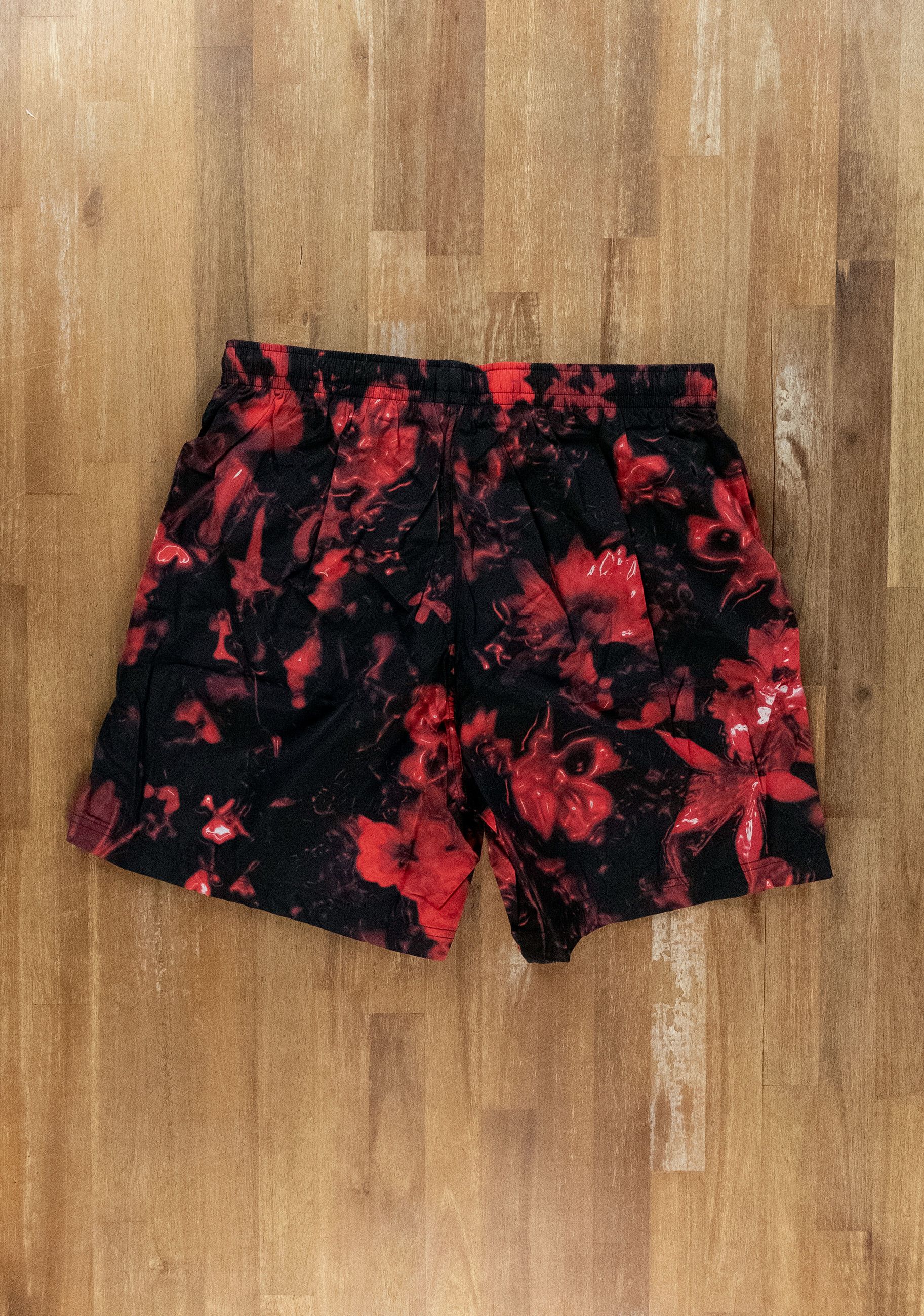 Alexander McQueen ALEXANDER MCQUEEN red & black Wax Floral swim shorts Large Size US 34 / EU 50 - 9 Thumbnail