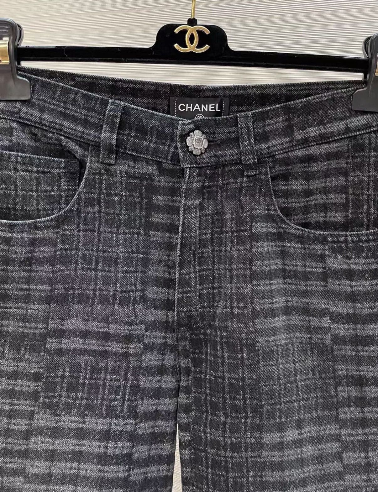 Chanel Chanel 24A Trendy Black & Gray Plaid Jeans J33 Size 25" / US 0 / IT 36 - 2 Thumbnail