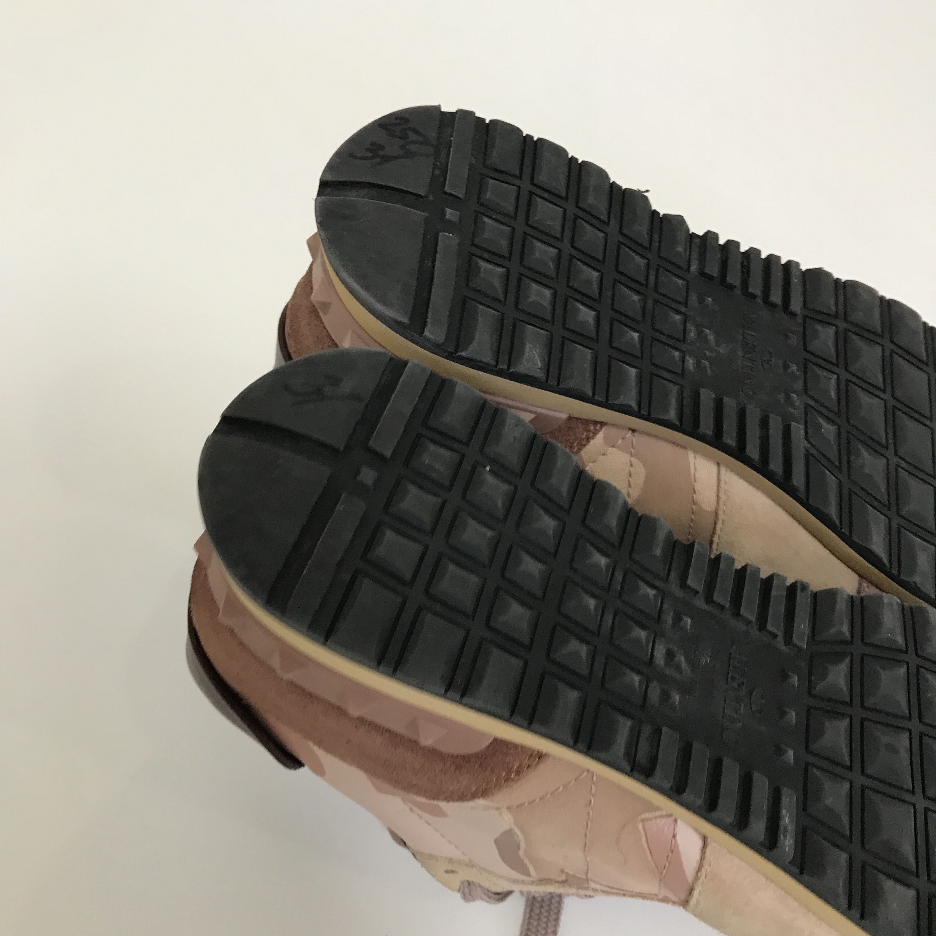 Valentino VALENTINO Garavani Rockrunner Pink Camouflage Sneakers Shoes Size US 7 / IT 37 - 10 Thumbnail