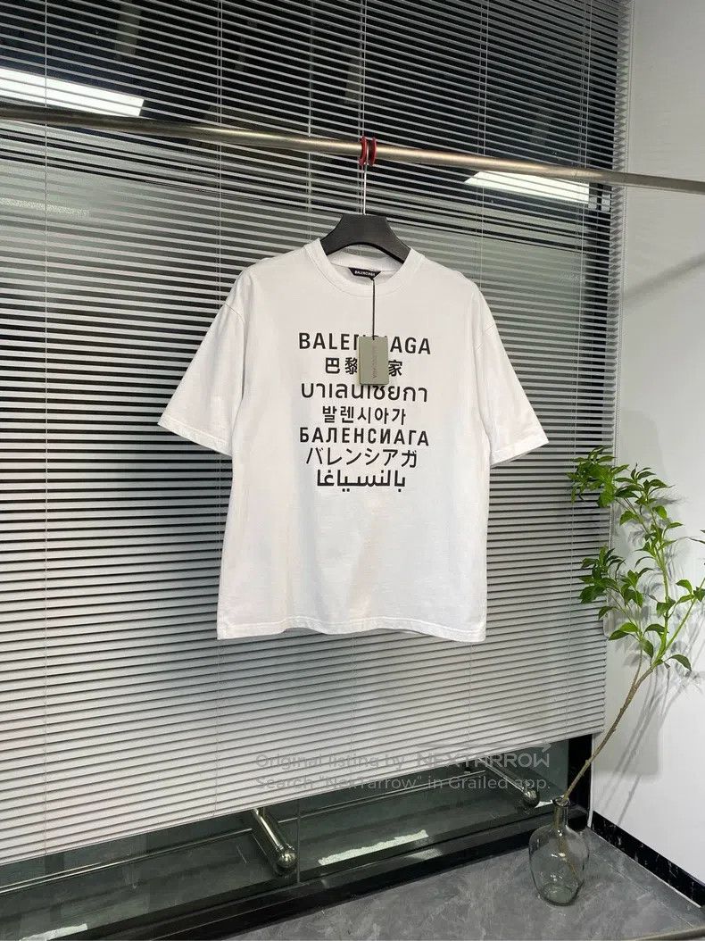 Balenciaga Balenciaga Short sleeve T-shirt with seven languages print Size US XXS / EU 40 - 1 Thumbnail
