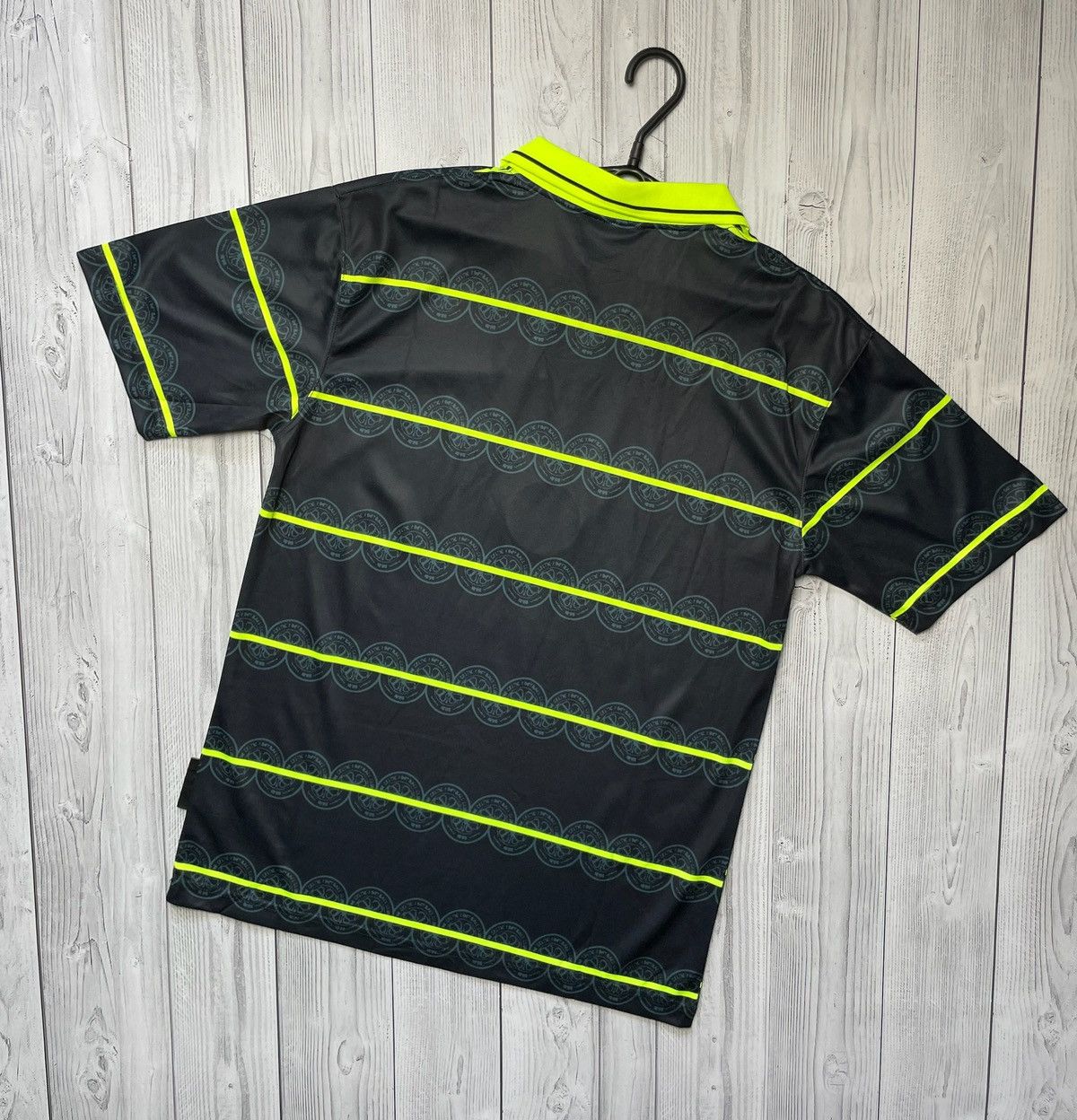 Vintage Vintage Umbro Celtic soccer jersey size M vintage Size US M / EU 48-50 / 2 - 4 Thumbnail