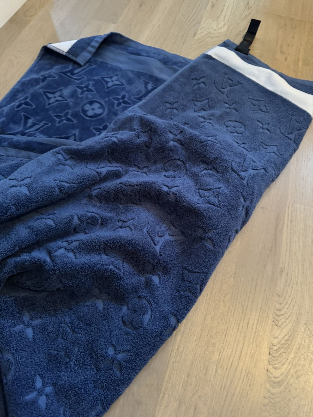 Louis Vuitton LOUIS VUITTON beach towel sizes in photos by tape measure Size ONE SIZE - 7 Thumbnail