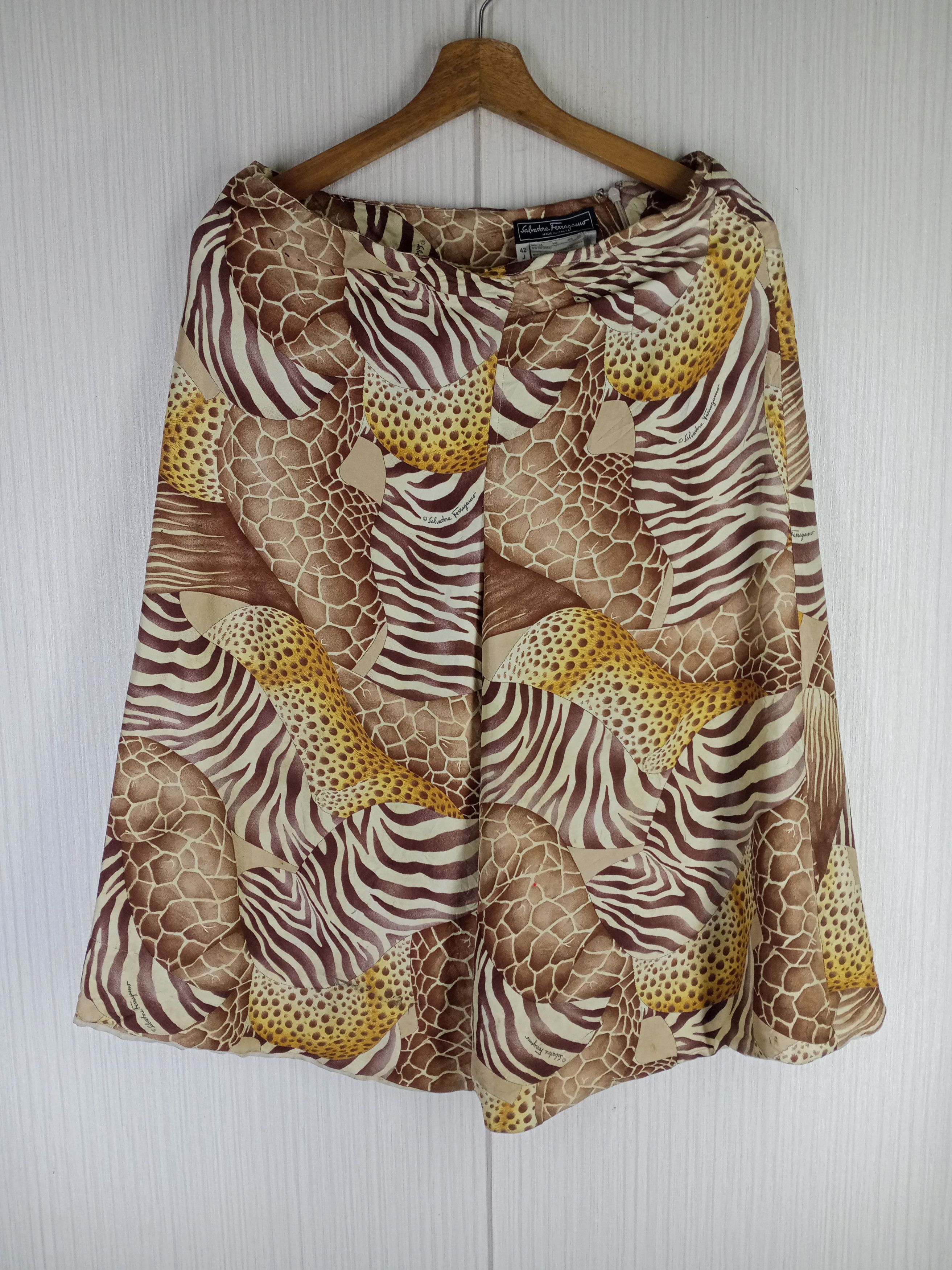 Salvatore Ferragamo Vintage Salvatore Ferragamo Animal Printed Silk Skirts Size 30" / US 8 / IT 44 - 1 Thumbnail
