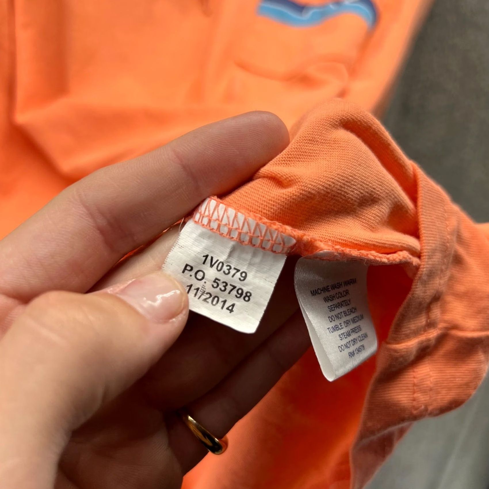 Vineyard Vines VINEYARD VINES Shirt Mens S Orange Hooded Pocket Whale Graphic Long Sleeve Size US S / EU 44-46 / 1 - 2 Thumbnail