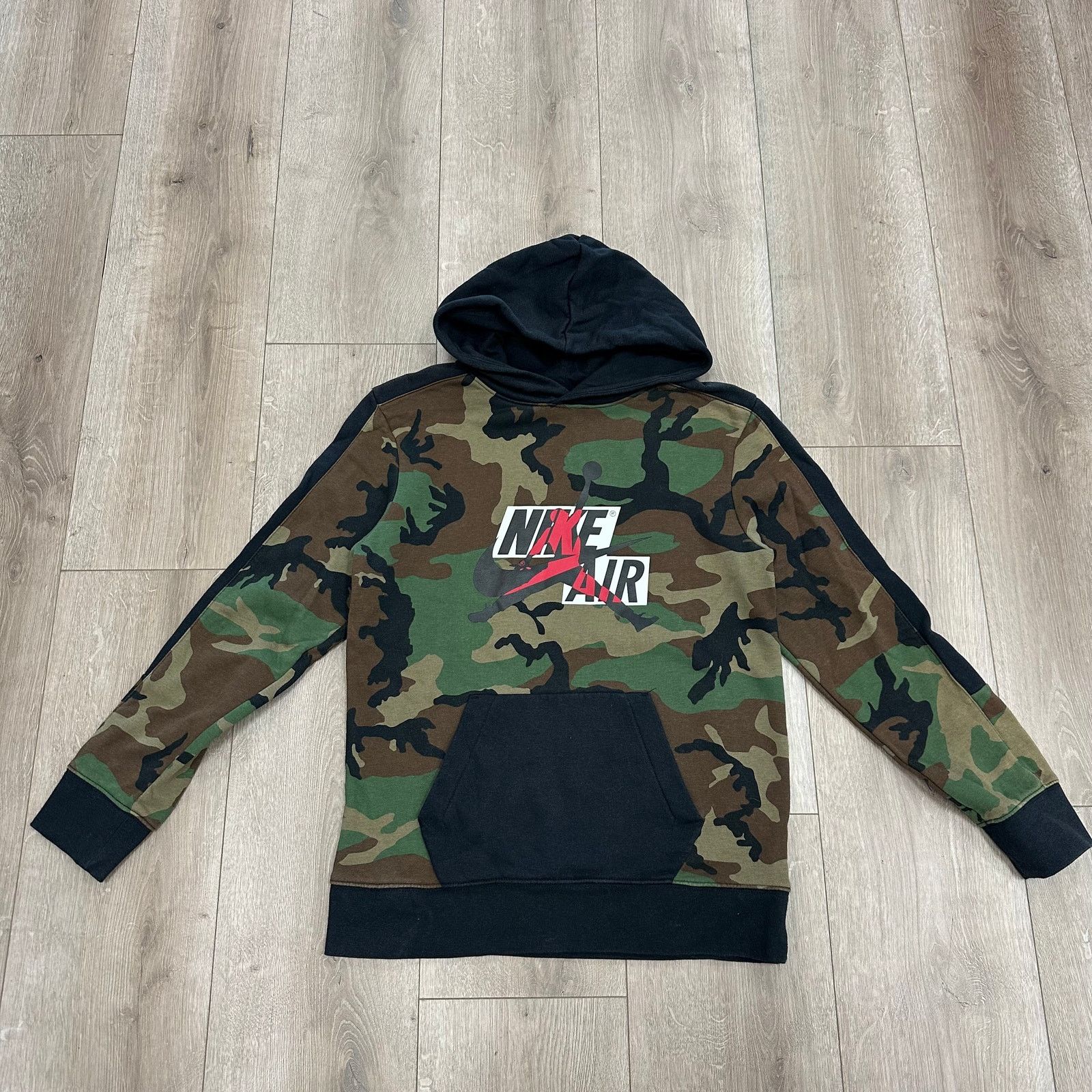 Jordan Brand Air Jordan Jumpman Classic Camo Hoodie Sweater Youth XL 13 Size US XL / EU 56 / 4 - 1 Thumbnail