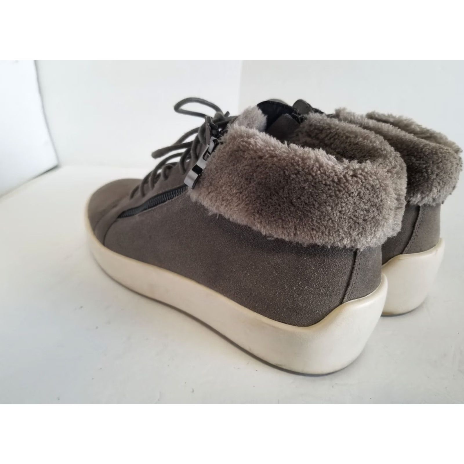 Vintage Russell Park Leather Suede Gray High Top Fashion Sneakers Men Size 10 Leather Outsole Leather Lining Casual Modern Hi-Top M-Width Size US M / EU 48-50 / 2 - 4 Thumbnail