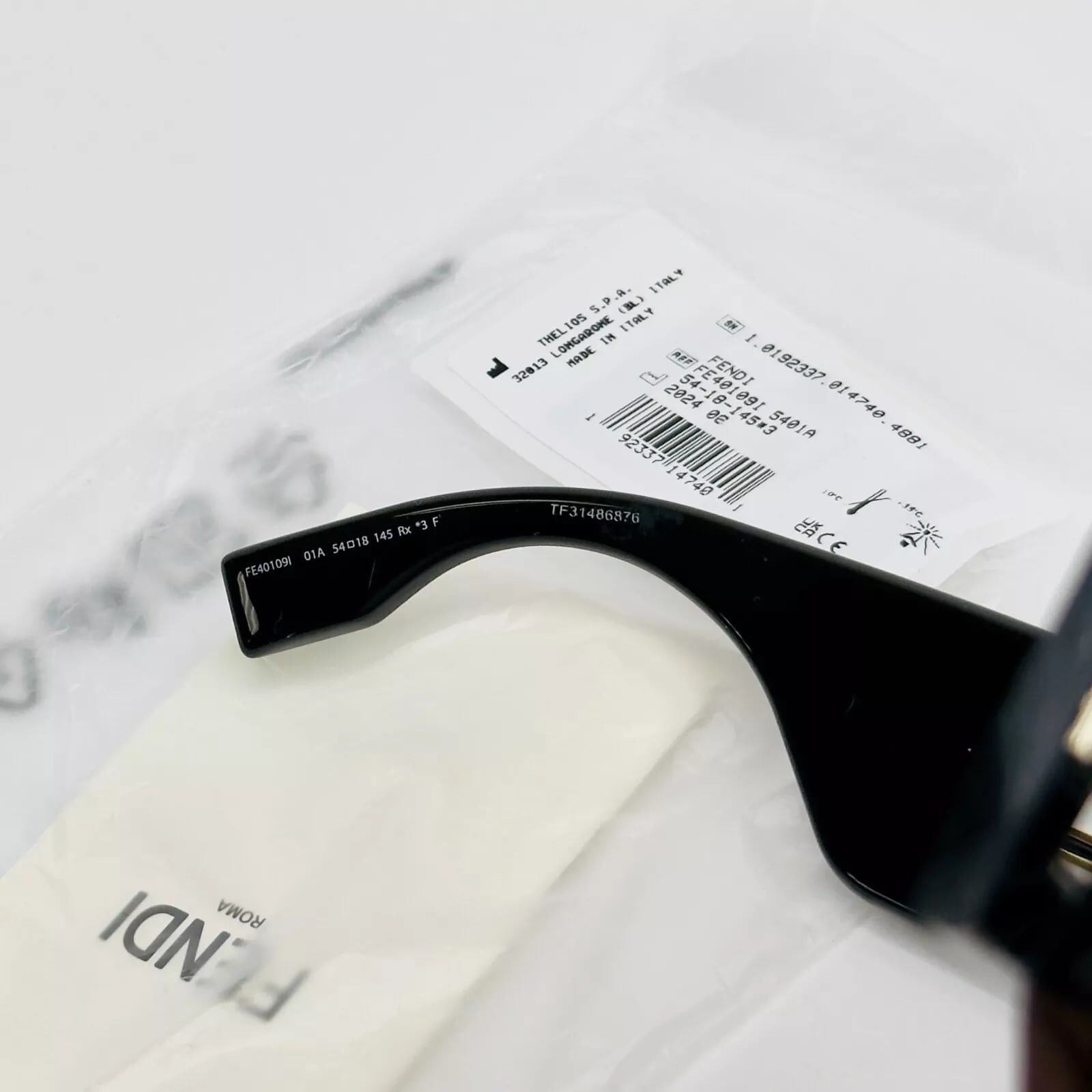 Fendi FENDI BAGUETTE Logo 40109 Black Fashion Square FE40109I Size ONE SIZE - 3 Thumbnail