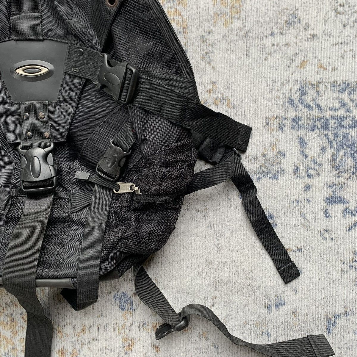 Oakley Vintage Rare Oakley Icon Backpack 1.0 Black - Y2K Bag Size ONE SIZE - 3 Thumbnail