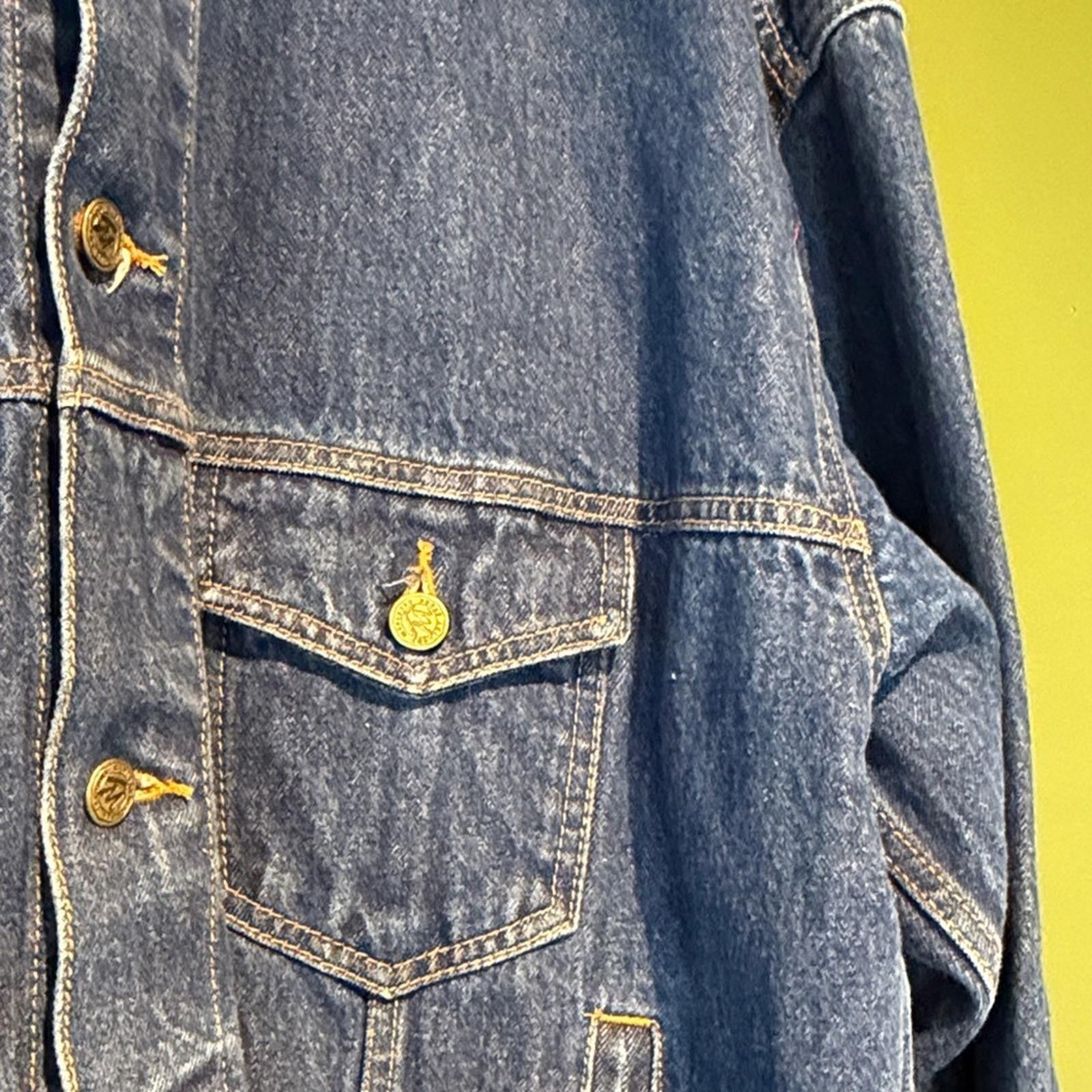 Marlboro Vintage Marlboro Country Store Denim Jacket w Leather Collar Size US XL / EU 56 / 4 - 4 Thumbnail