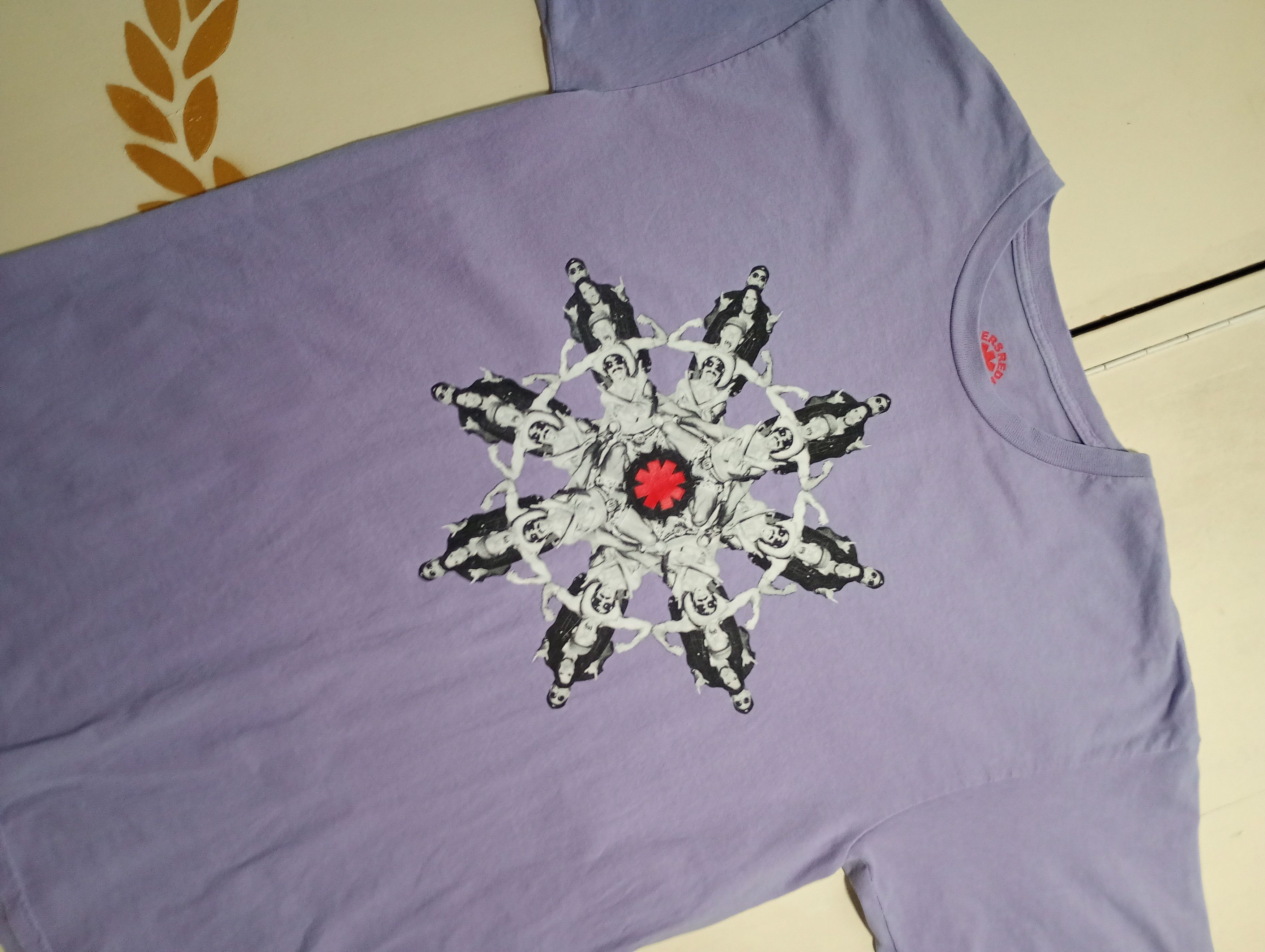 Band Tees RHCP Unlimited Love World Tour 2022-2023 T-Shirt Size US L / EU 52-54 / 3 - 6 Thumbnail