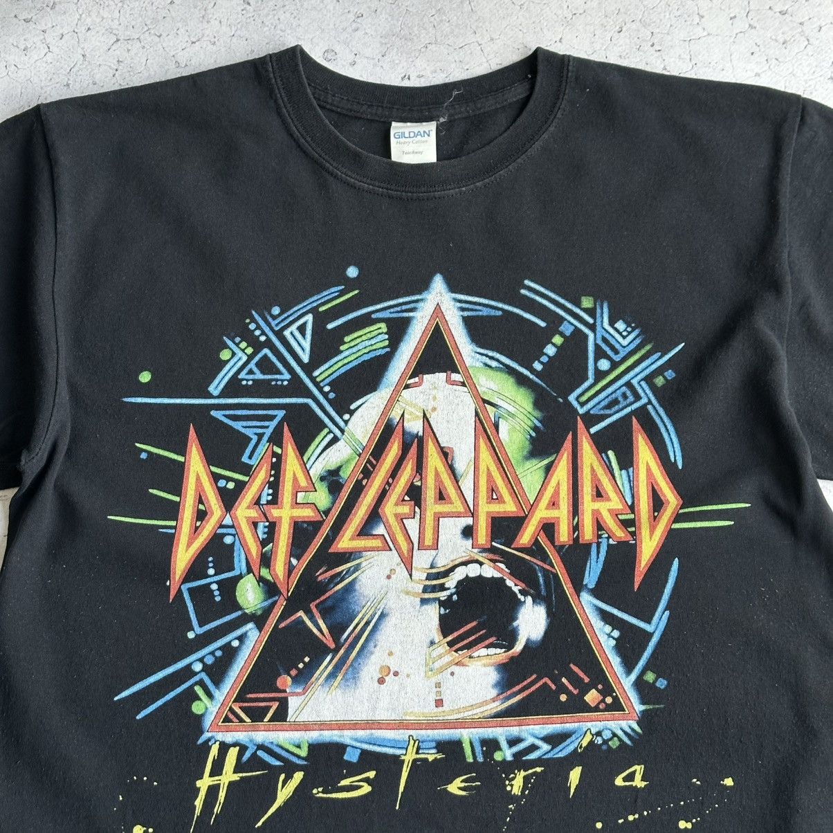 Band Tees Vintage y2k Def Leppard Hysteria Tour 2018 Band Tee Size US M / EU 48-50 / 2 - 2 Thumbnail