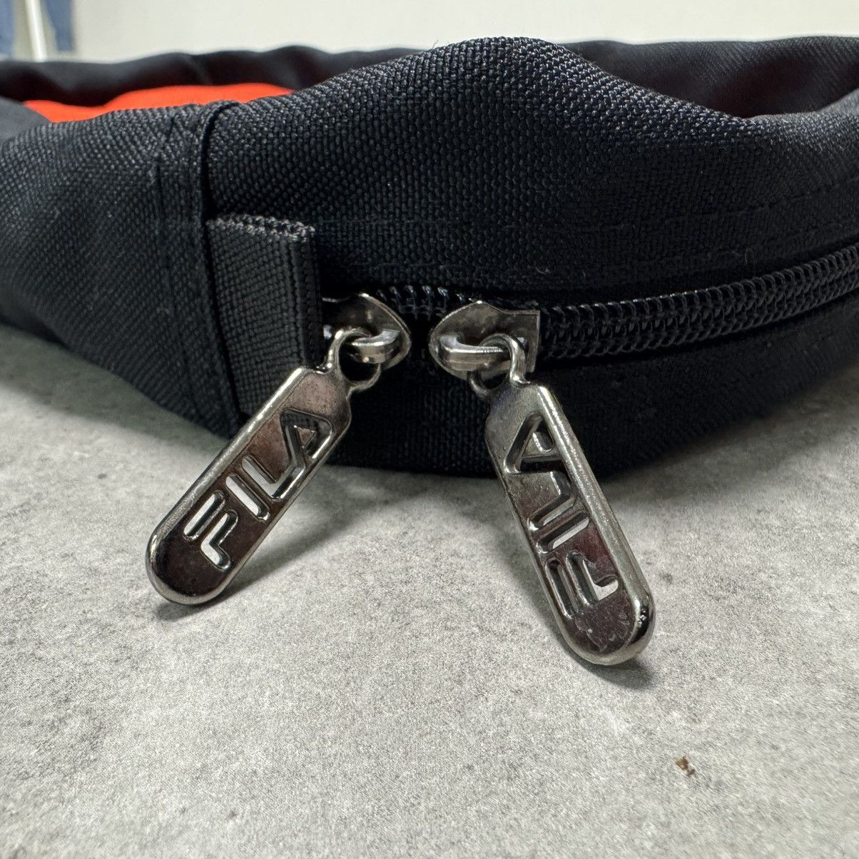 Ferrari × Fila × Formula 1 Ferrari X Fila Hanging Toiletry Bag Size ONE SIZE - 3 Thumbnail