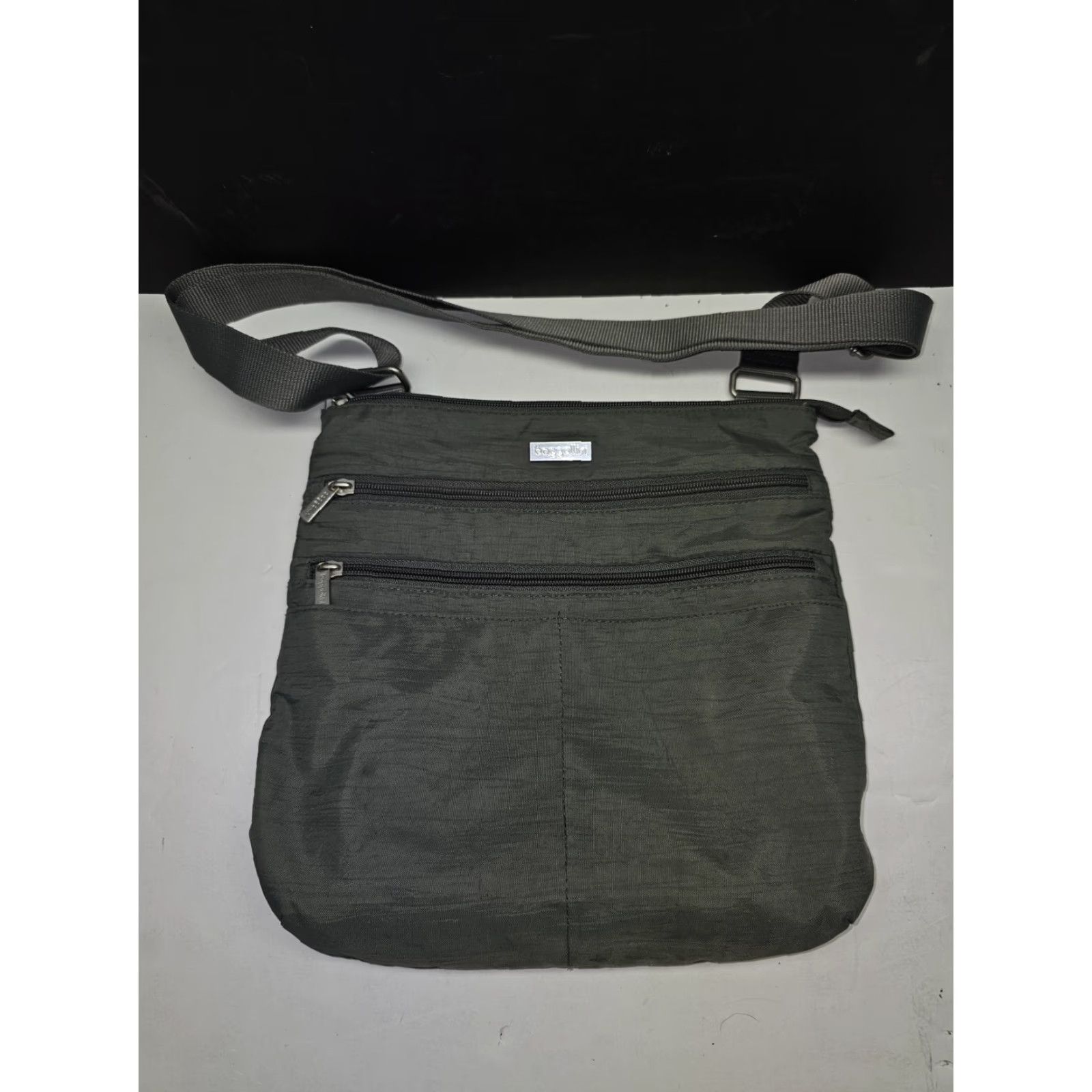 Vintage Baggallini Signature Crossbody Bag - Gray Nylon w/ Beige Lining - 3 Compartment - Women - Medium - Black - Nylon - Crossbody - Adjustable Strap Size ONE SIZE - 2 Thumbnail