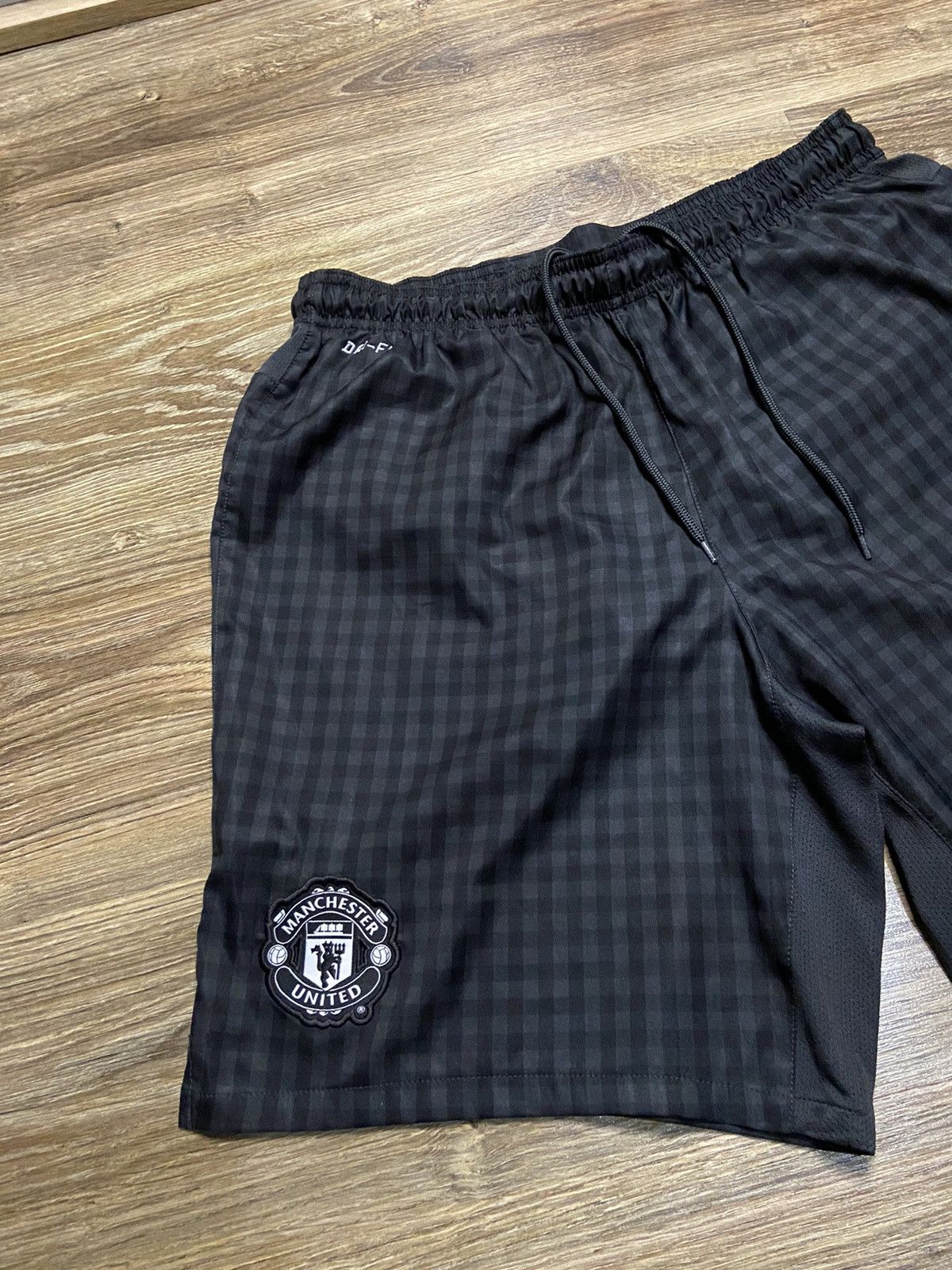 Nike × Vintage Vintage Nike Manchester United Y2K Shorts Streetwear Swoosh Size US 33 - 2 Thumbnail