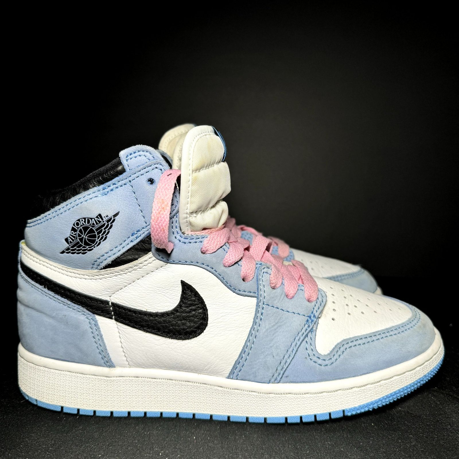 Jordan Brand × Nike Size 5.5 Nike Air Jordan 1 Retro High OG GS University Blue Size US 5.5 / EU 38 - 1 Thumbnail