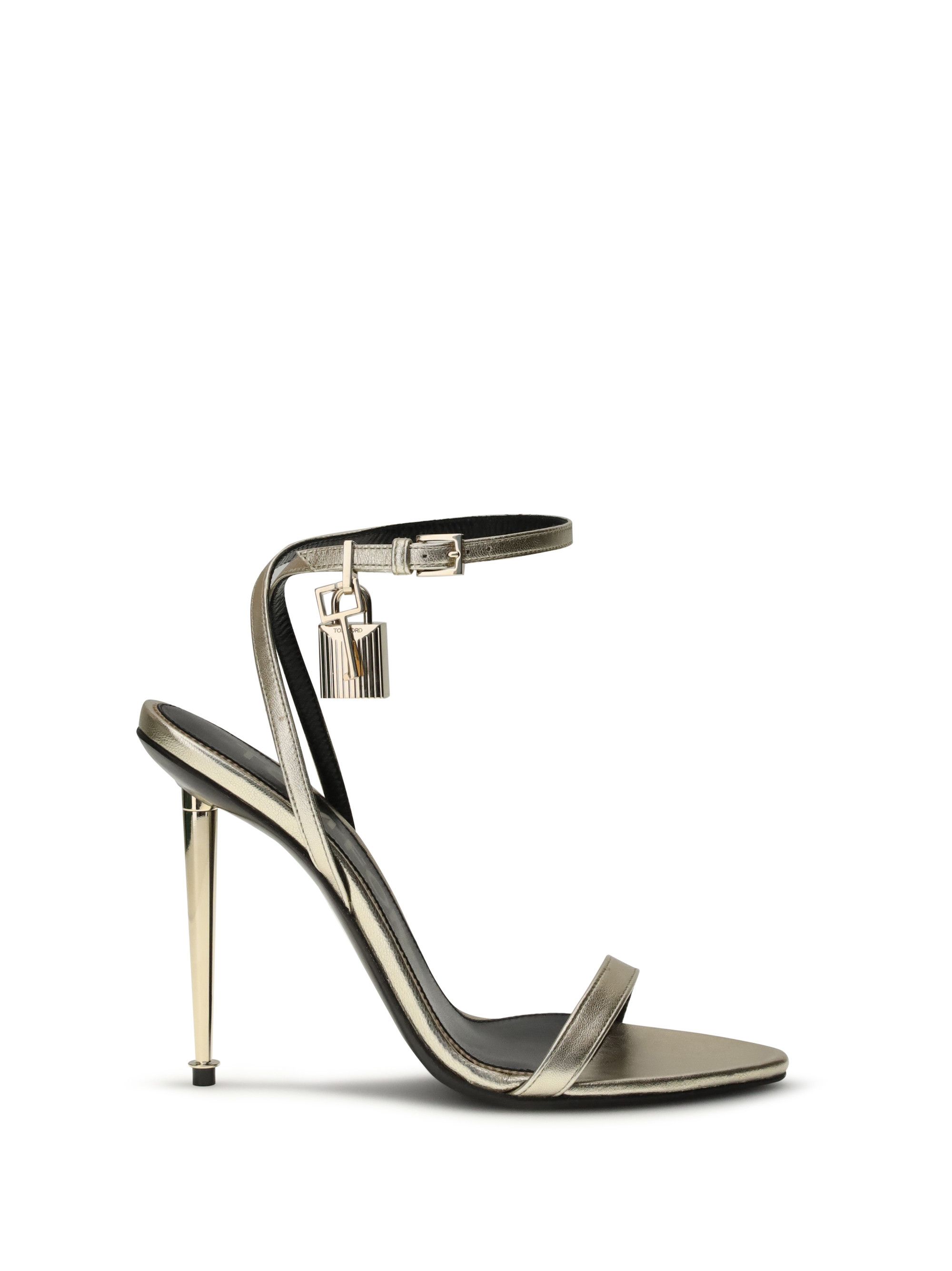 Patent leather high heel Pumps