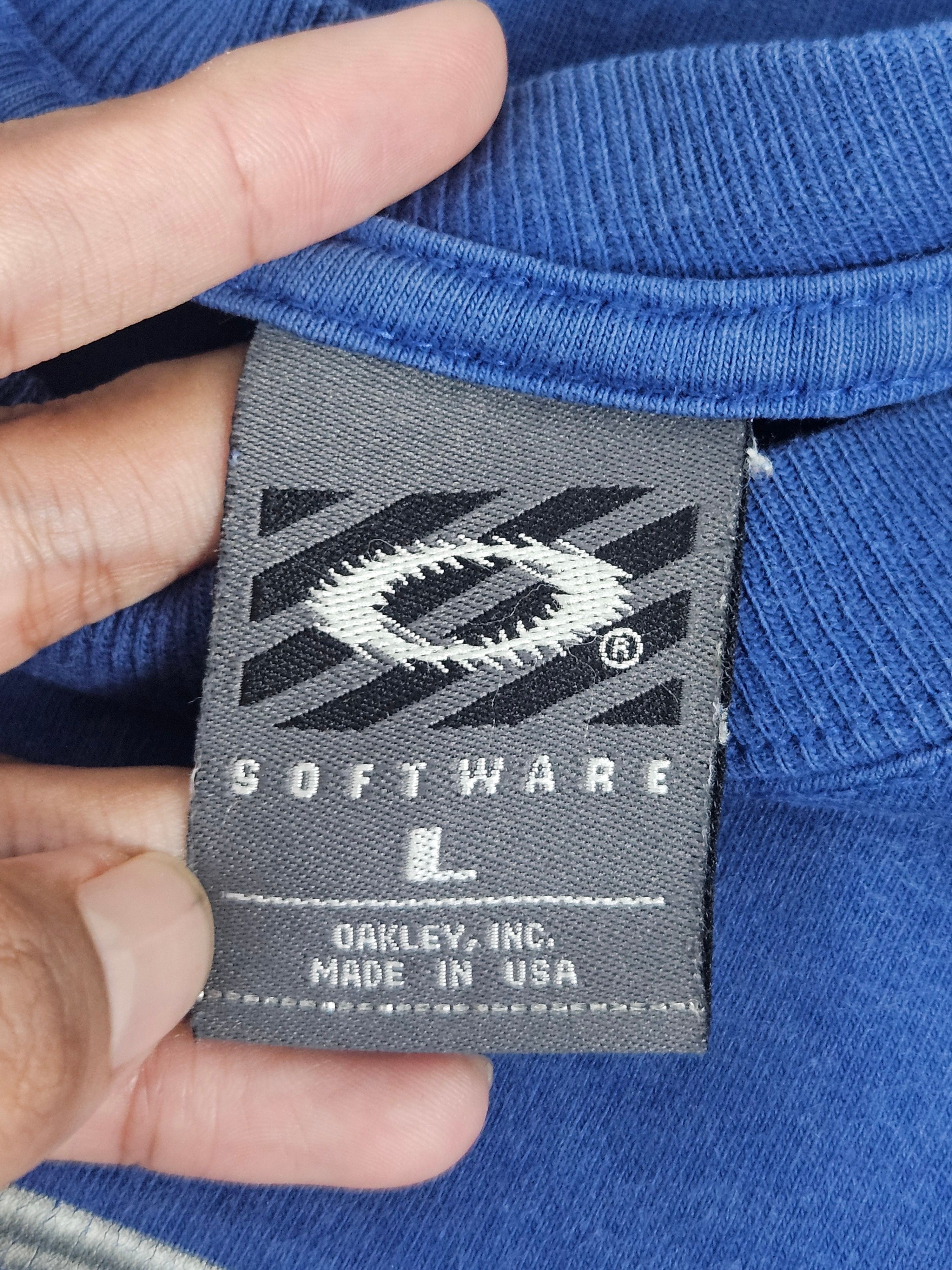 Oakley Vintage 90s Oakley Software logo shirt Size US L / EU 52-54 / 3 - 4 Thumbnail