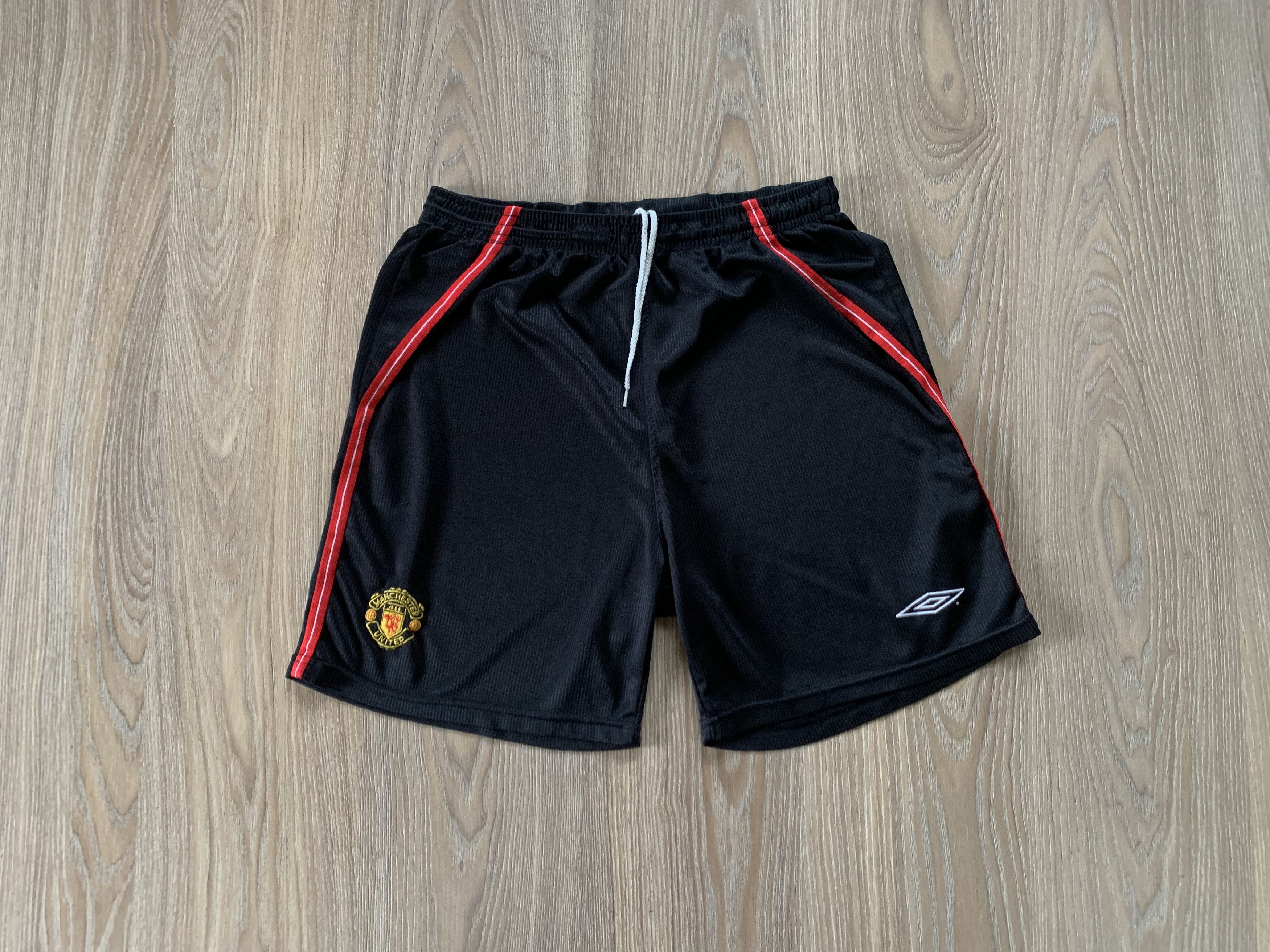 Umbro Umbro Vintage Manchester Training Black Shorts Size US 32 / EU 48 - 1 Thumbnail
