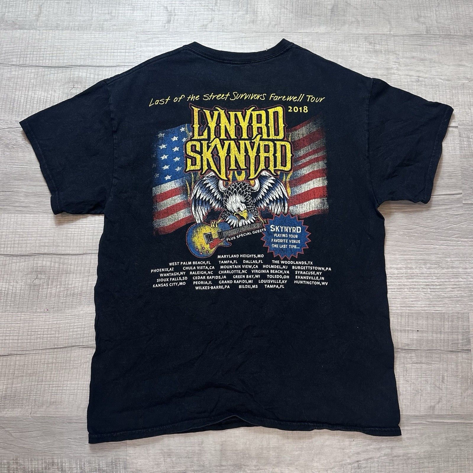 Band Tees Lynyrd Skynyrd Last of the Street Survivors Farewell Tour Size US L / EU 52-54 / 3 - 8 Thumbnail