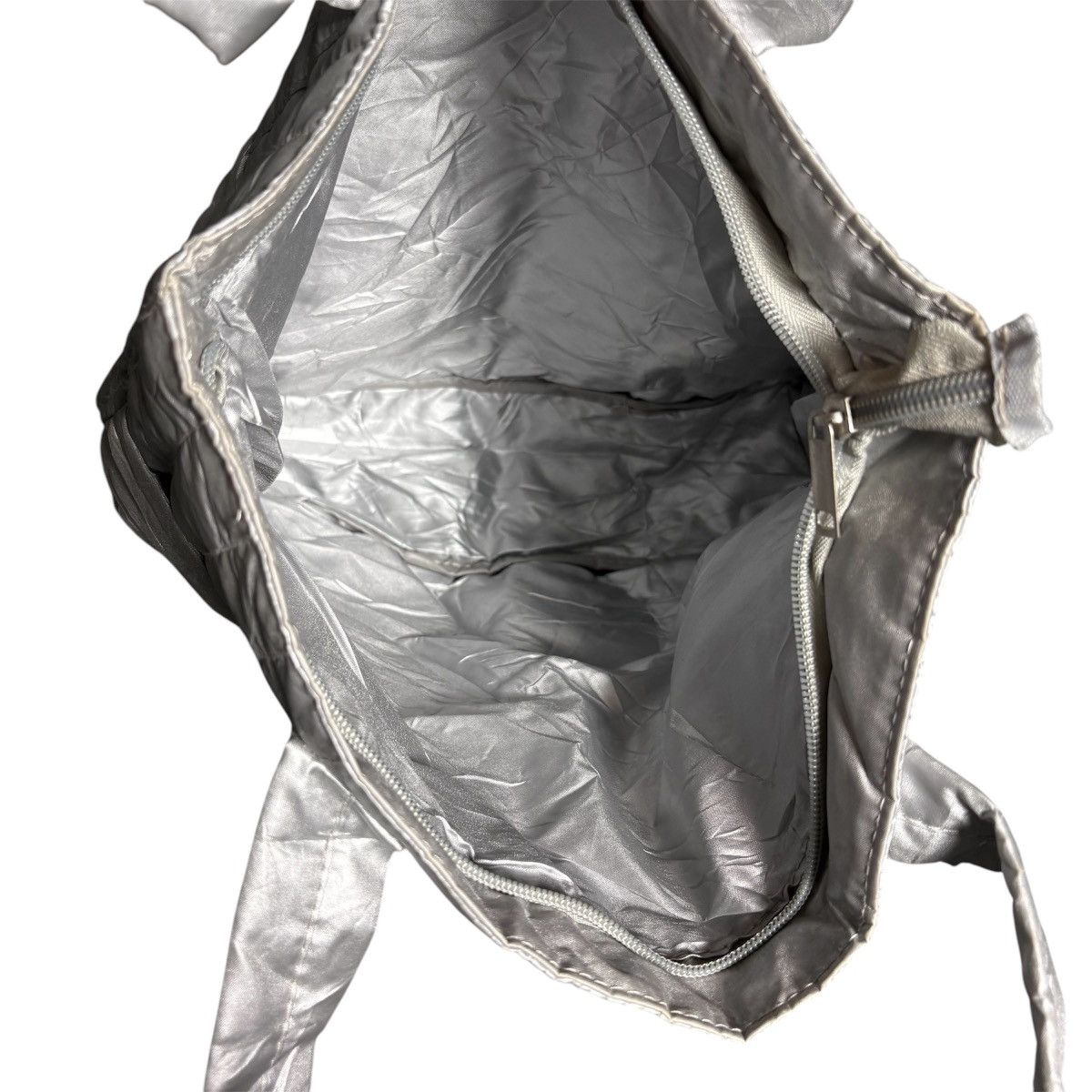 Issey Miyake Issey Miyake Plantation Silver Tote Bag Size ONE SIZE - 7 Thumbnail