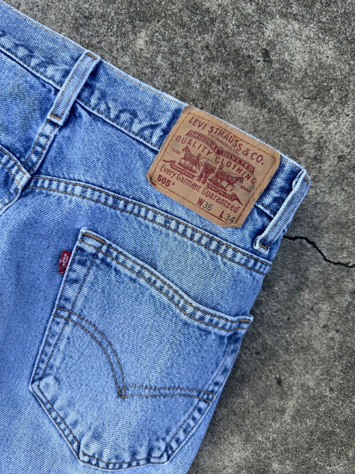Levi's × Vintage Levi’s 90s 505 36x34 Size US 36 / EU 52 - 5 Thumbnail