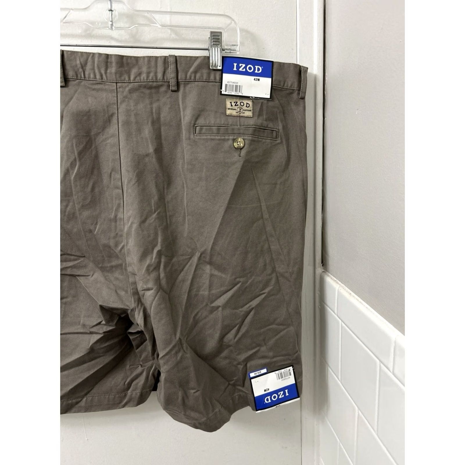 Izod IZOD Saltwater Chino Shorts Mens 42 Khaki Brown 100% Cotton Pleated NWT Front Zip Pockets Summer 7" Casual Regular Size US 42 / EU 58 - 3 Thumbnail