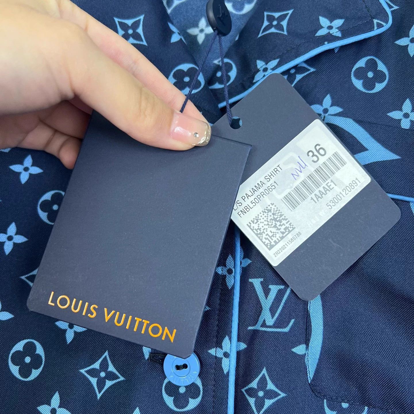 Louis Vuitton Louis Vuitton silk monogram print pajama-style shirt Size S / US 4 / IT 40 - 8 Thumbnail