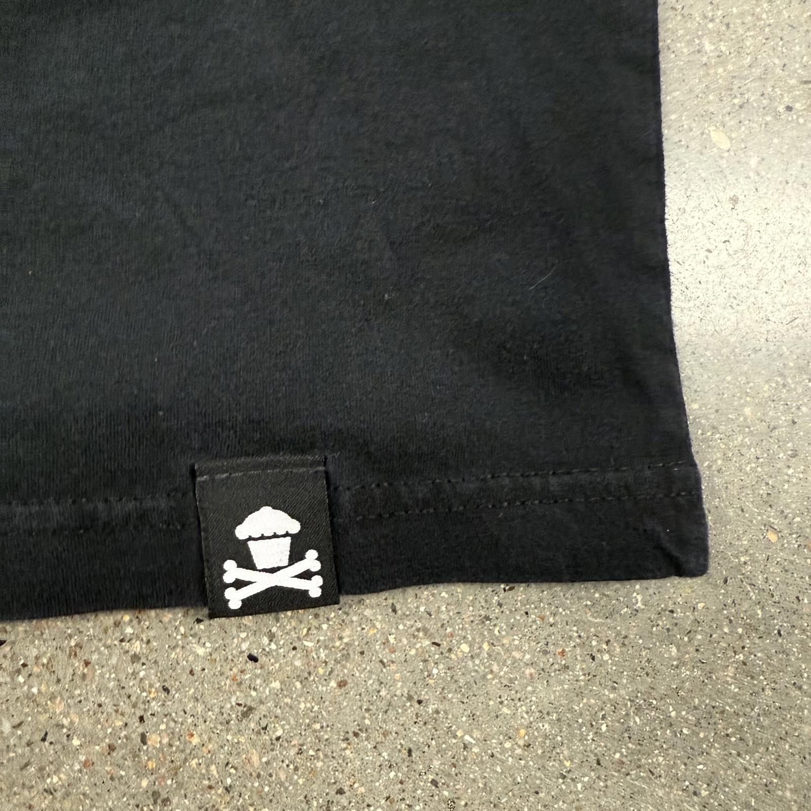 Johnny Cupcakes Vtg Johnny Cupcakes Sprinkles Crossbones T-Shirt Rare - L Size US L / EU 52-54 / 3 - 3 Thumbnail