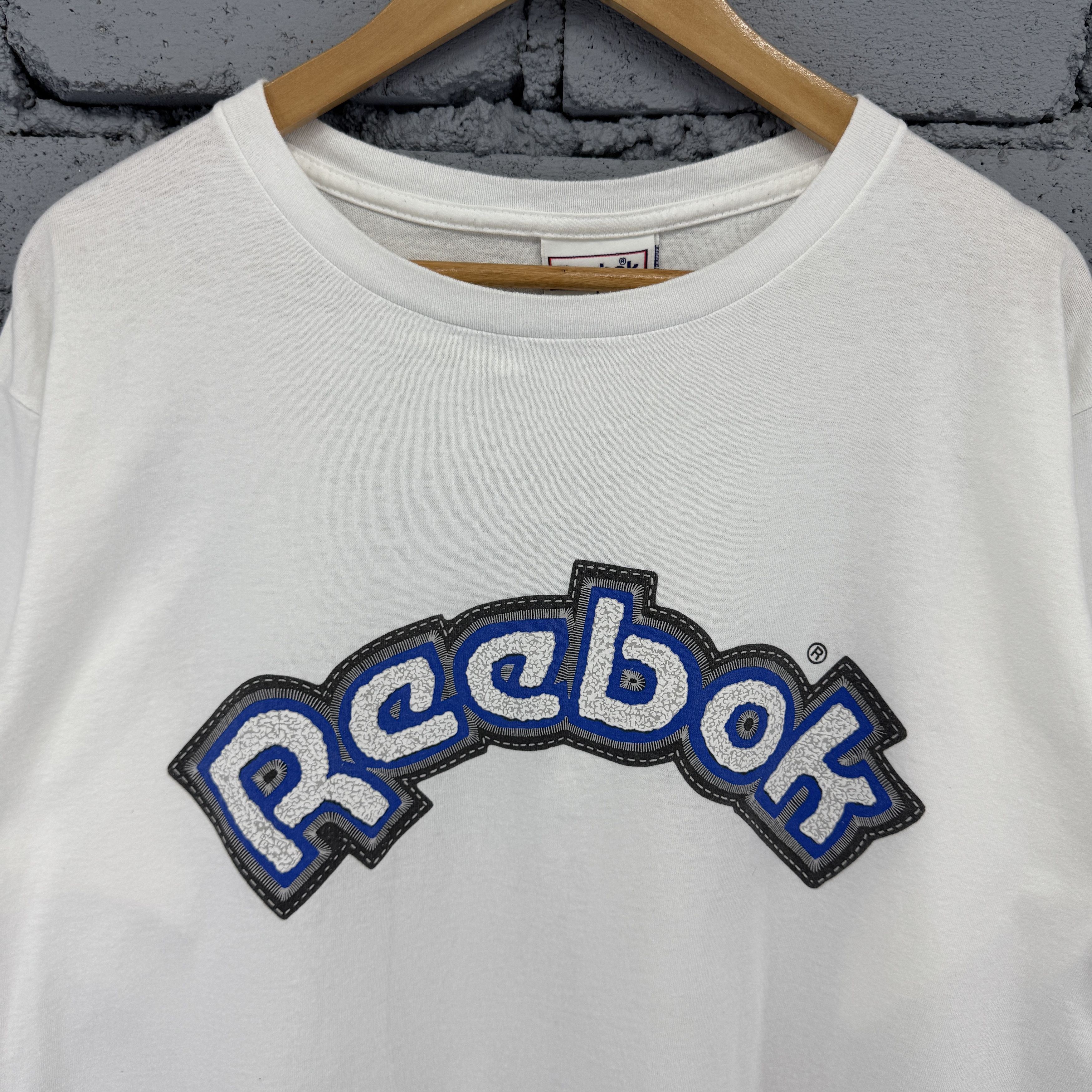 Vintage Vintage 90s Reebok Tshirt Blue Big logo Streetwear Size US L / EU 52-54 / 3 - 3 Thumbnail
