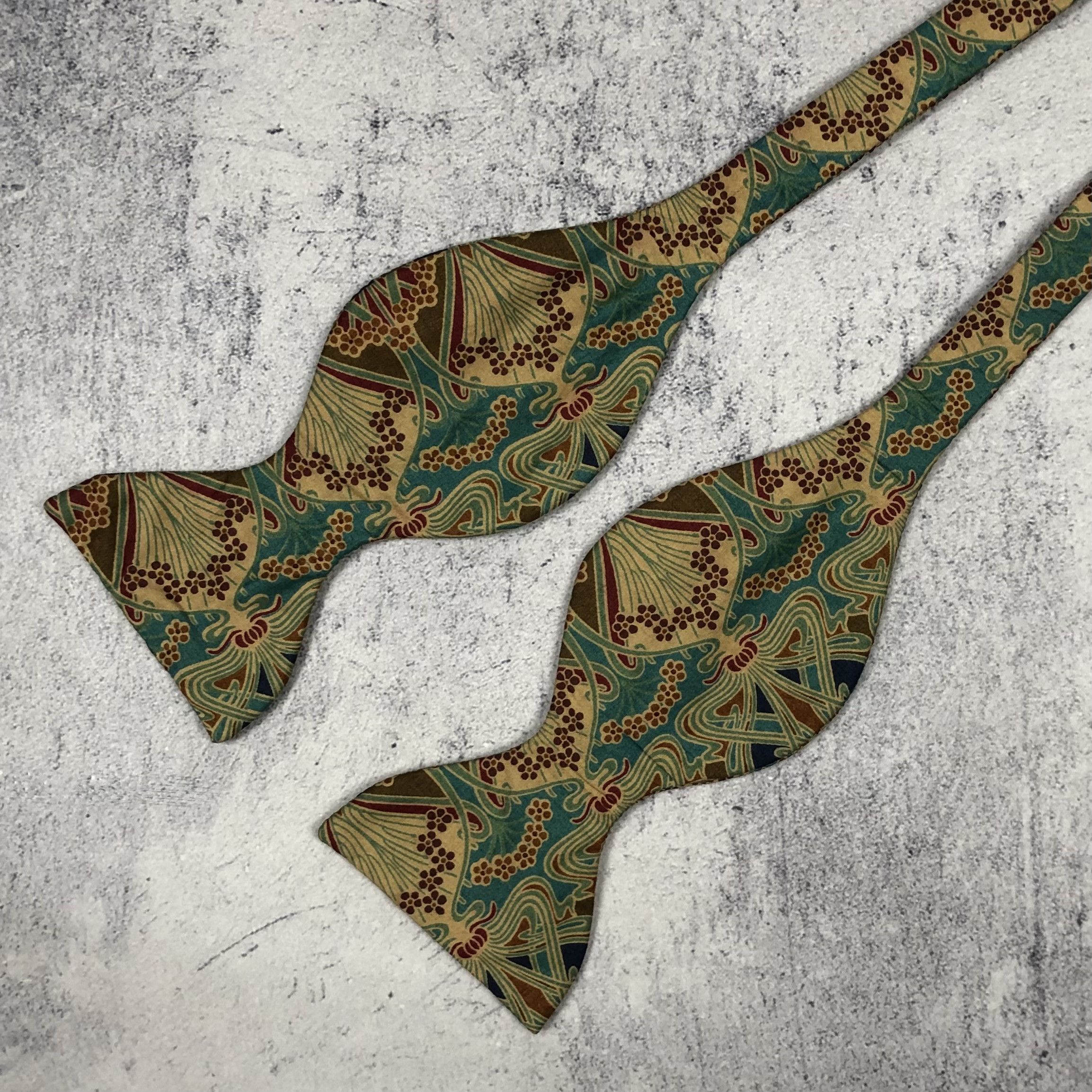 Liberty Vintage Liberty Tana Lawn Bow Tie Size ONE SIZE - 6 Thumbnail