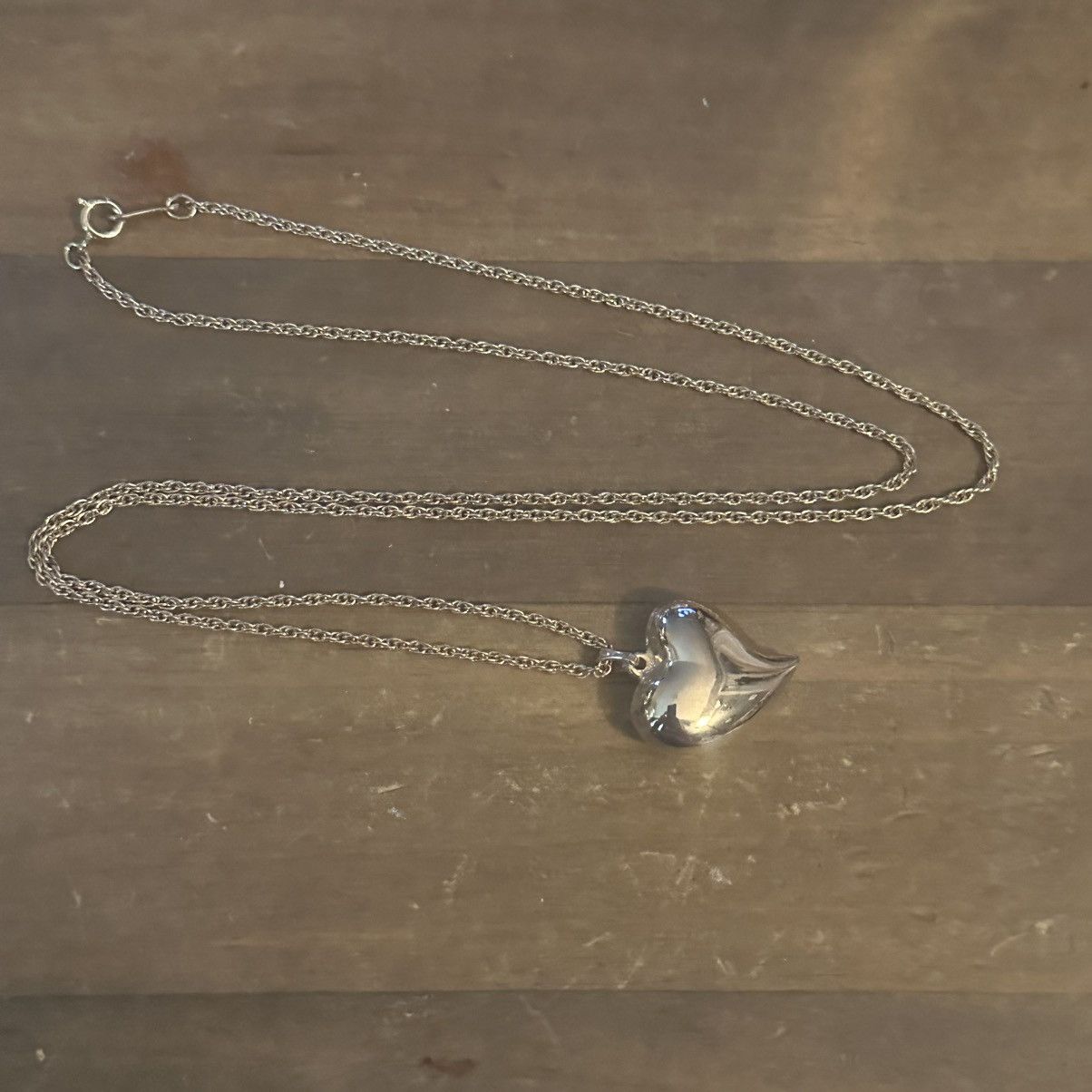 Other × Vintage Vintage Avon gold tone puffed heart pendant necklace Size ONE SIZE - 2 Thumbnail