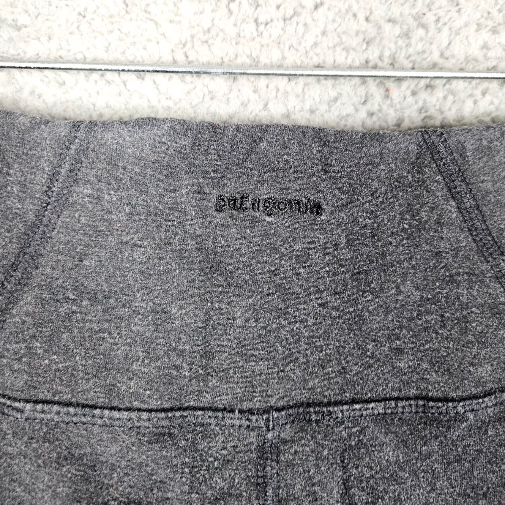 Patagonia Patagonia Women's Heater Gray Mid-rise Cropped Legging Size S Size 28" / US 6 / IT 42 - 3 Thumbnail